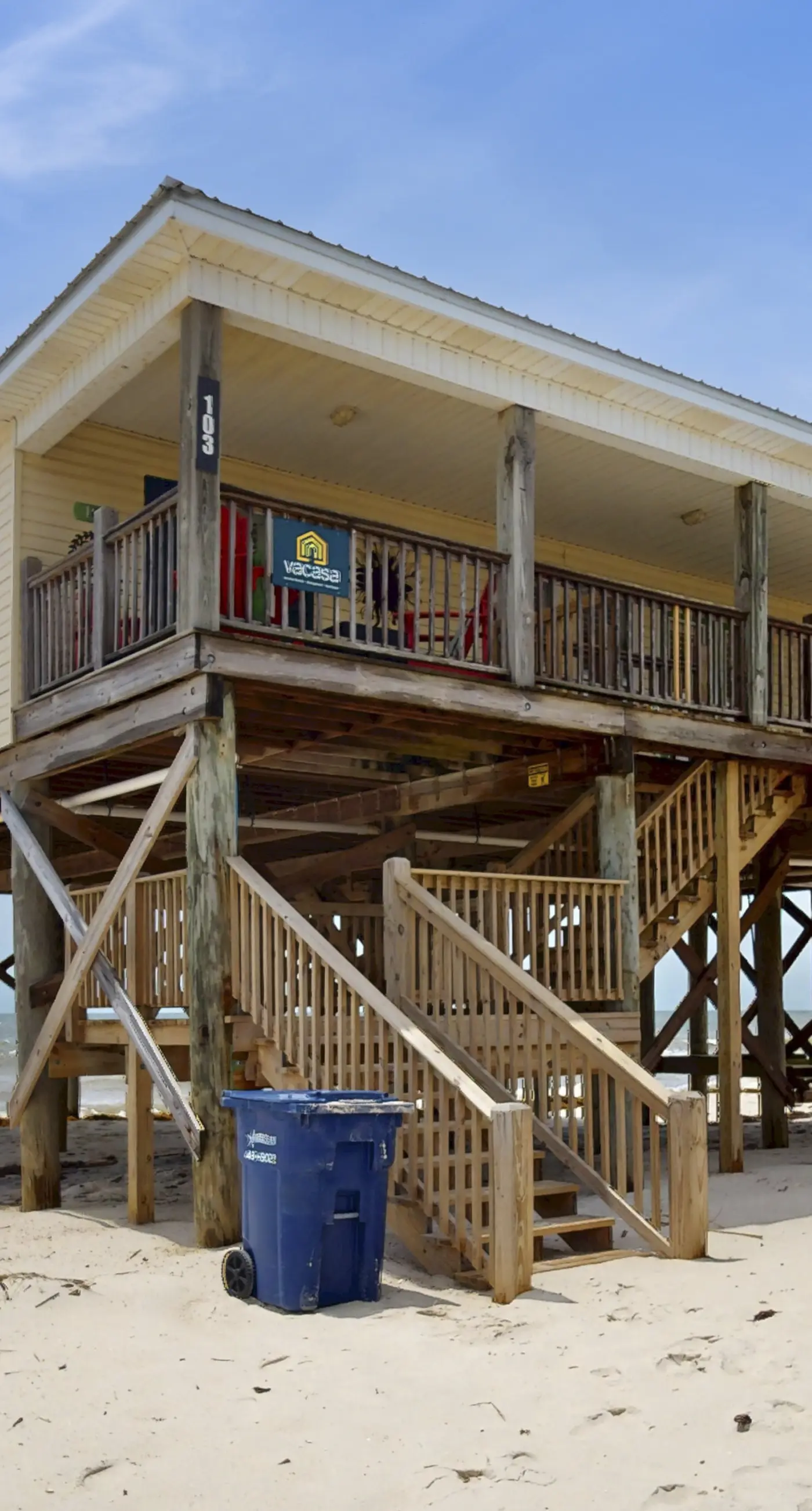 Beach Front house with breathtaking views, free WiFi, full kitchen
