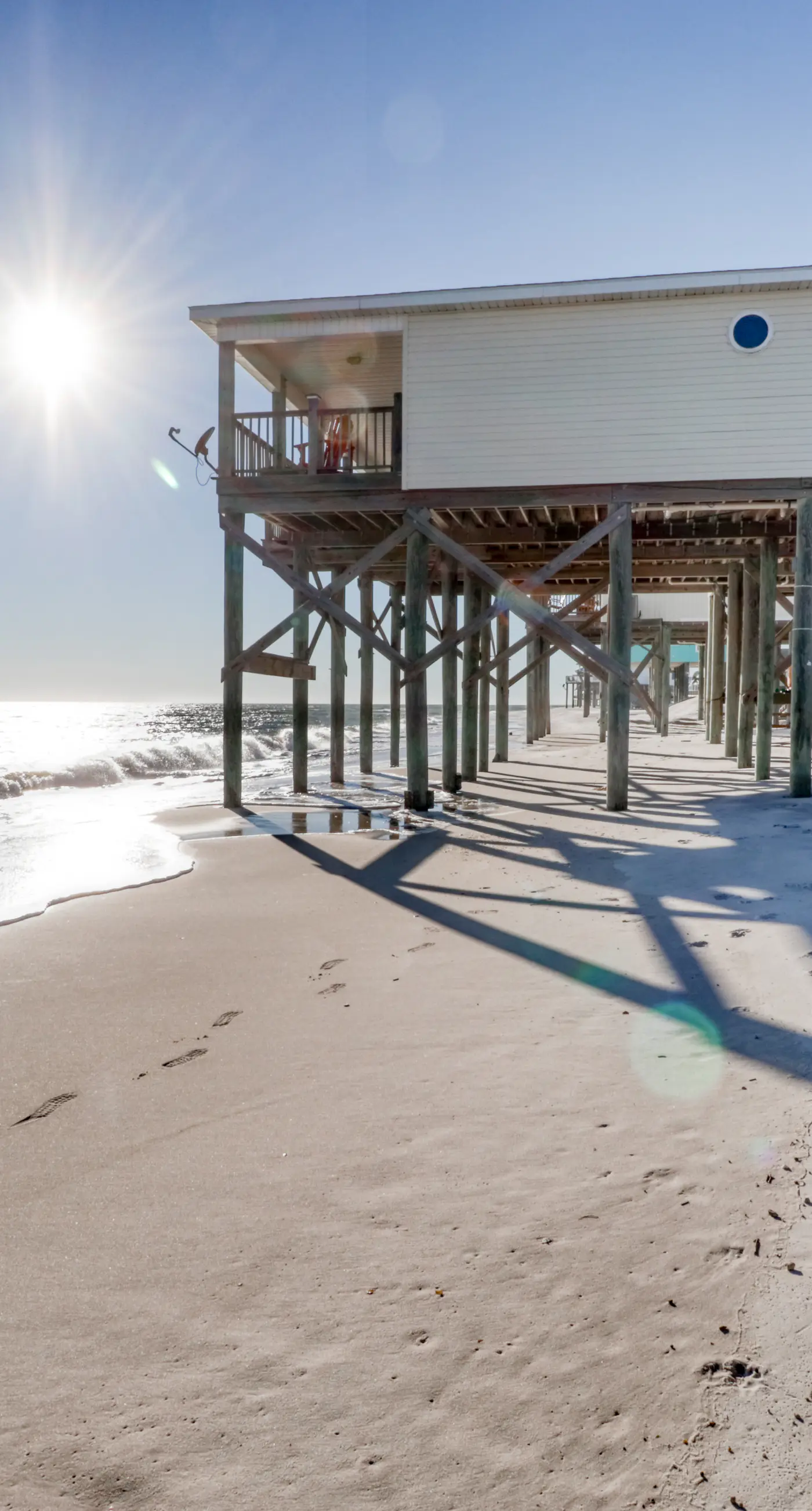 Beach Front house with breathtaking views, free WiFi, full kitchen