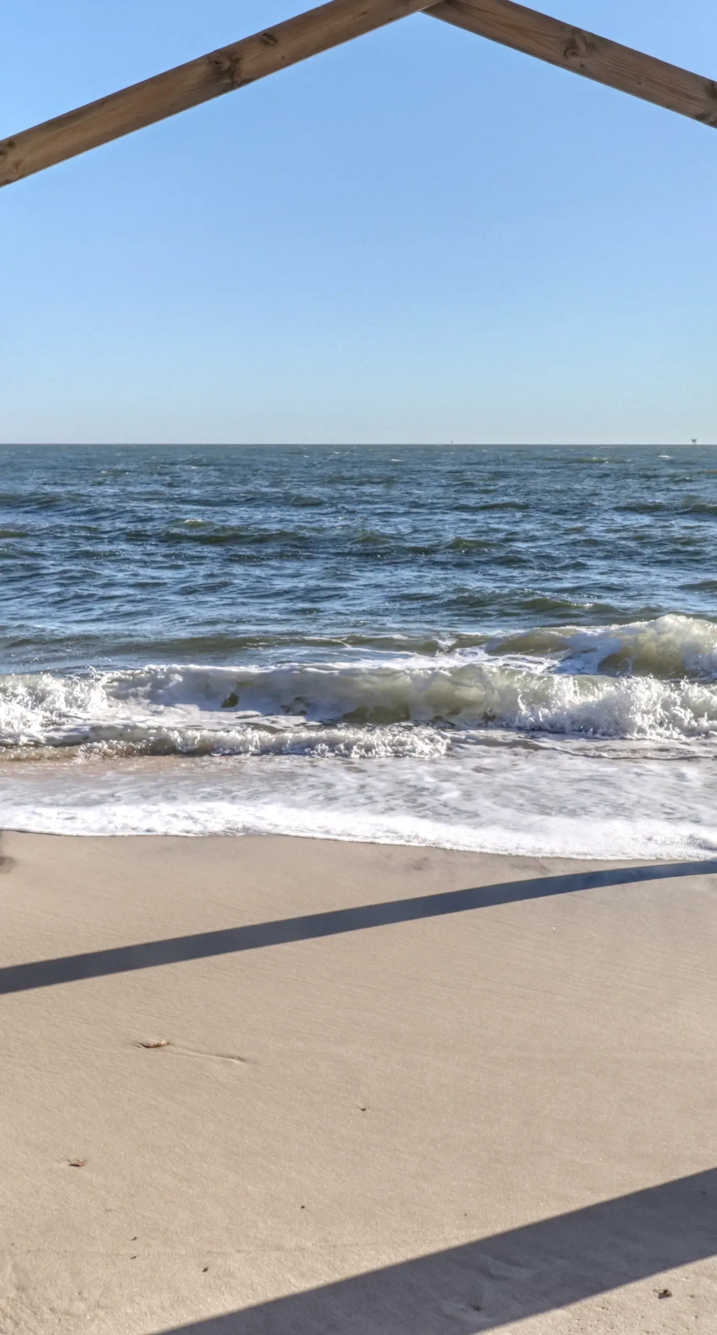 Beach Front house with breathtaking views, free WiFi, full kitchen