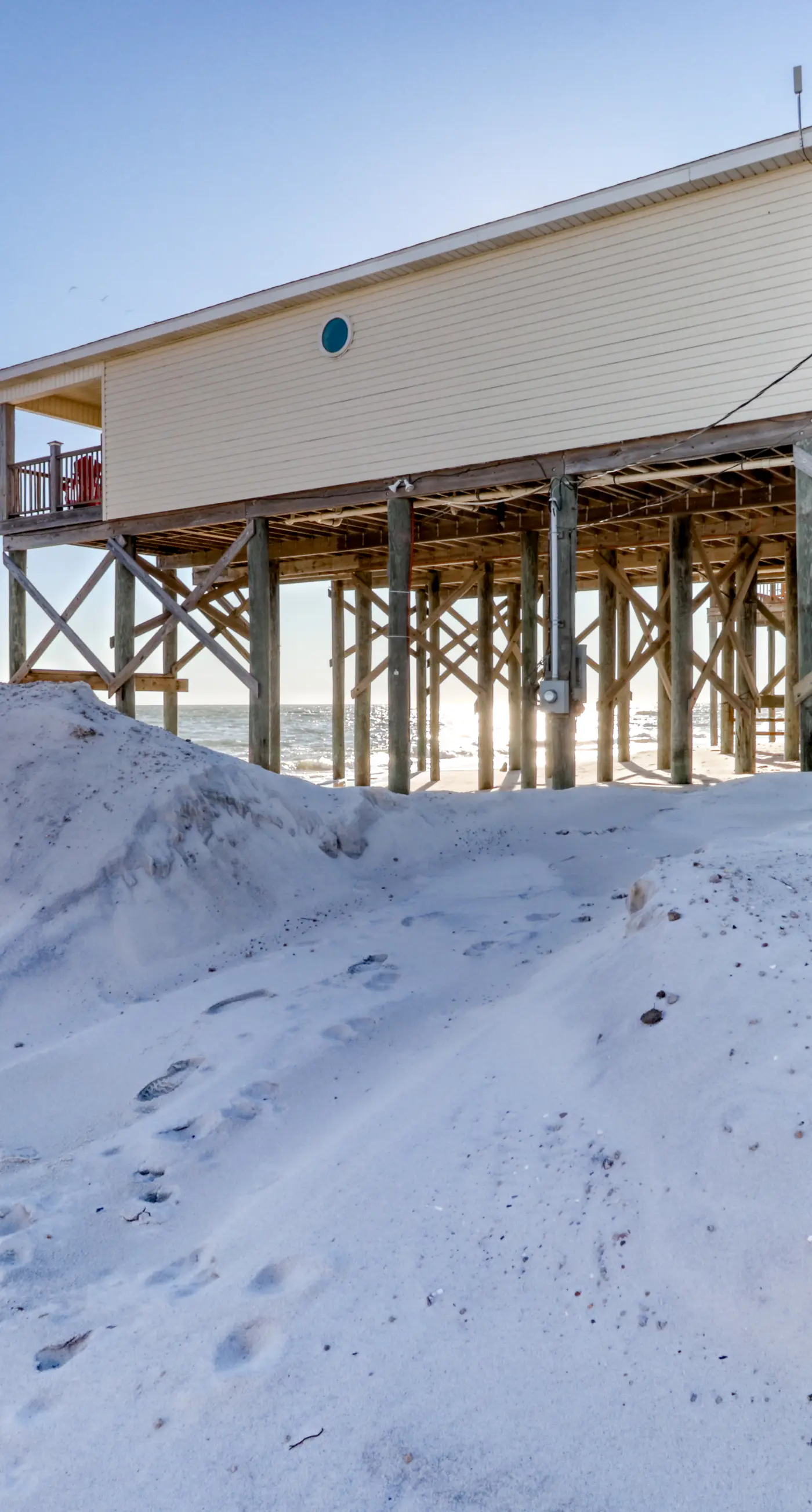 Beach Front house with breathtaking views, free WiFi, full kitchen