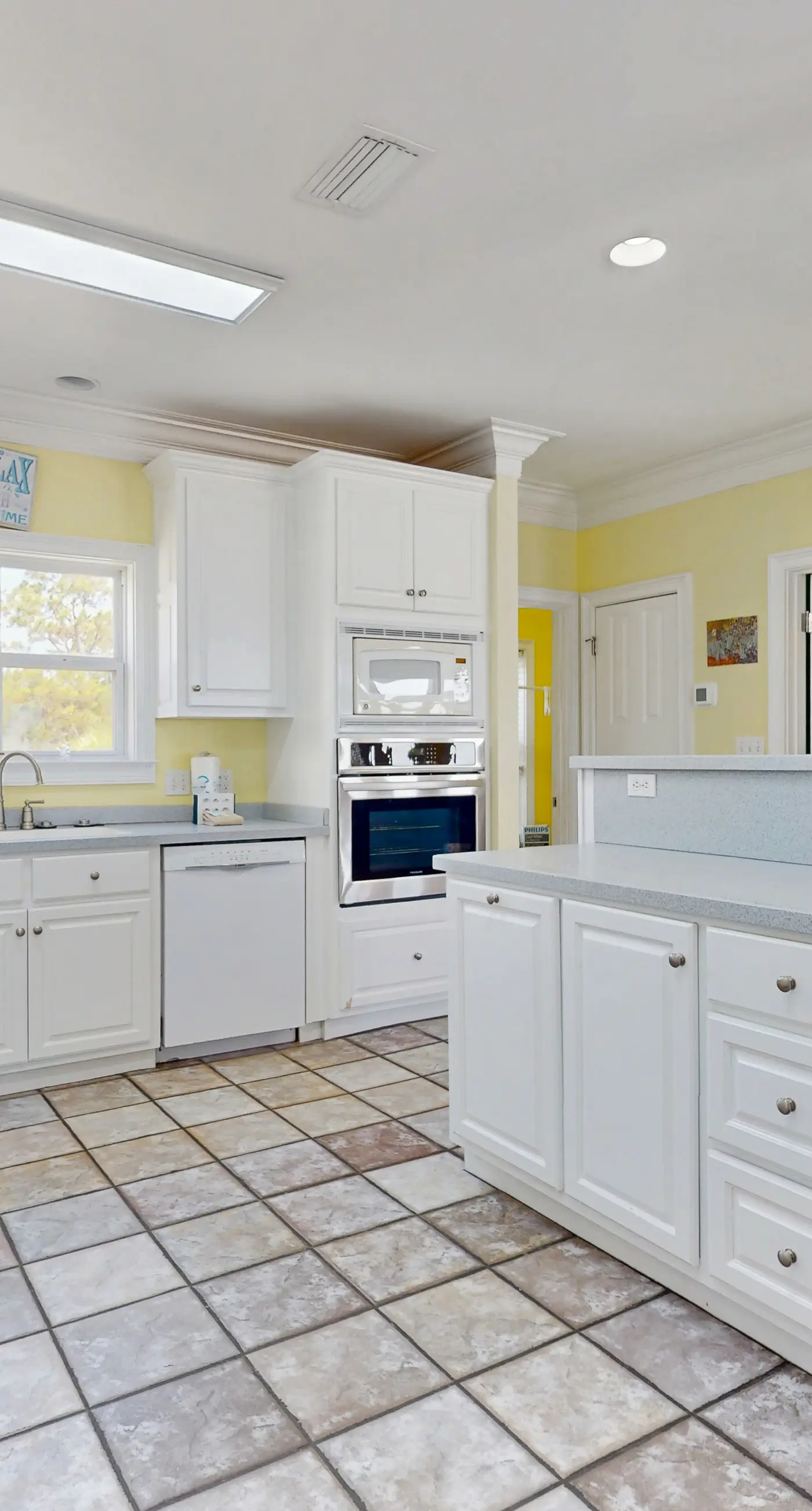 Gulf-front home in a gated community with easy access to the beach & amazing views