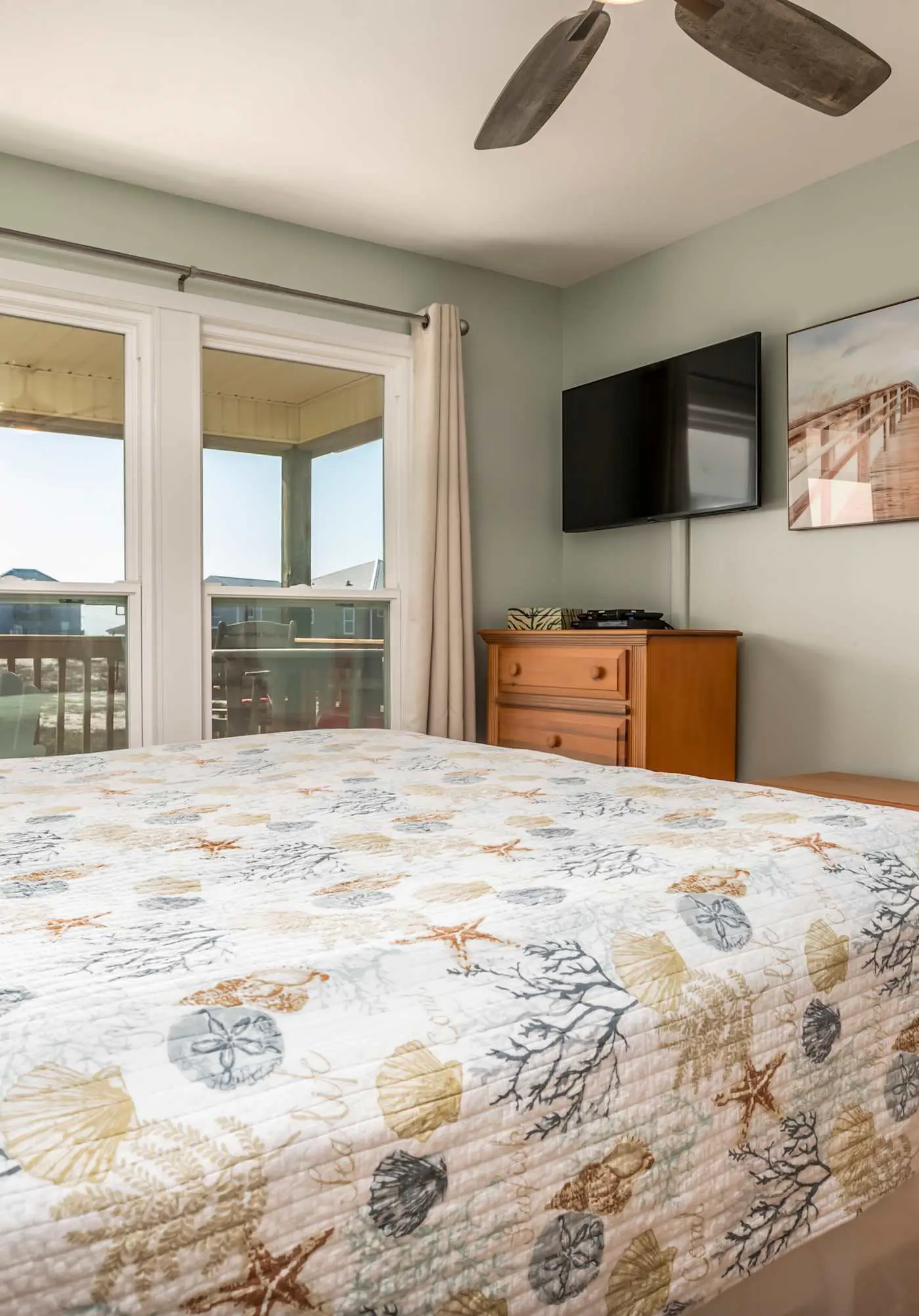 Dog-friendly seaside home with WiFi, deck, amazing views, minutes from beach