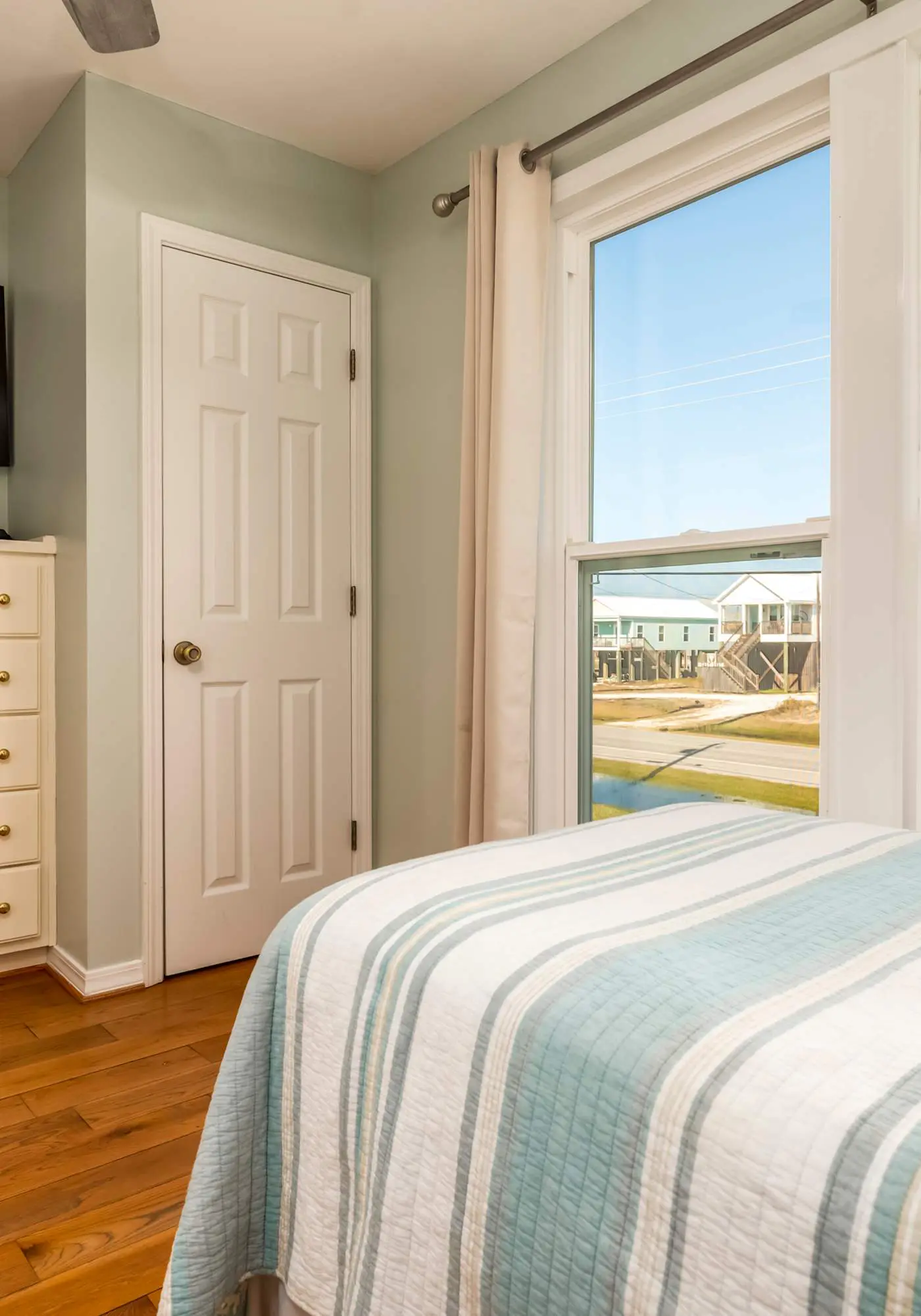 Dog-friendly seaside home with WiFi, deck, amazing views, minutes from beach
