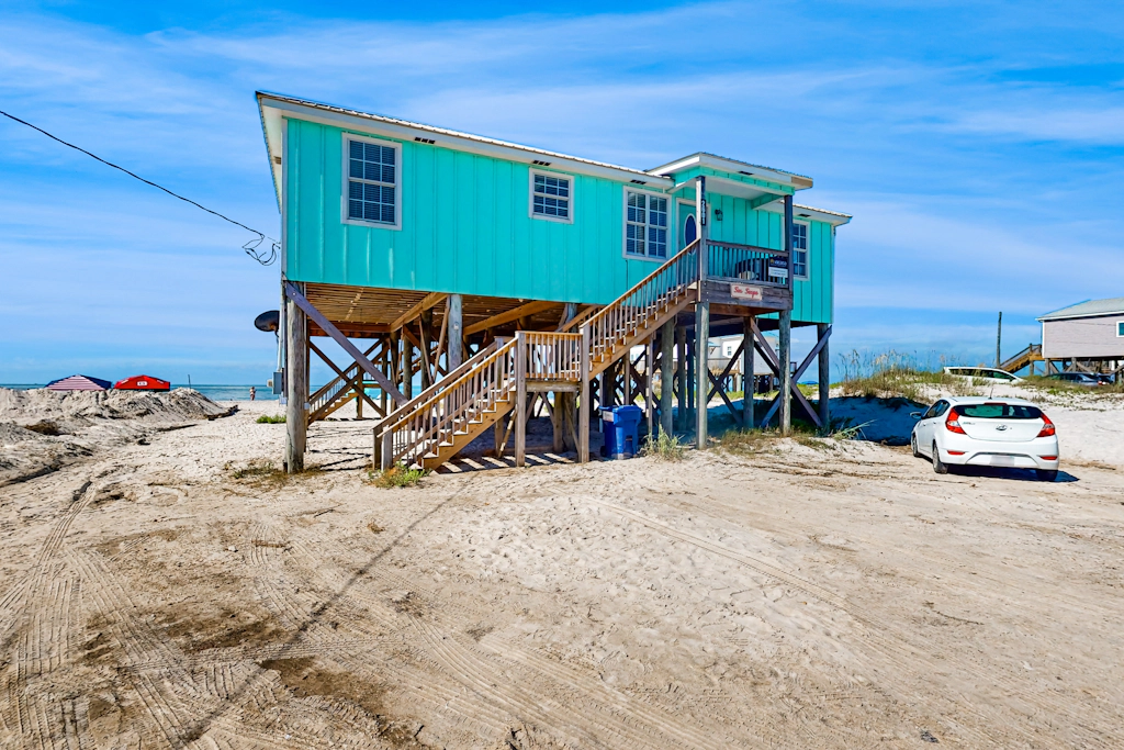 Dog-friendly beachfront home with spacious deck, amazing views of the Gulf