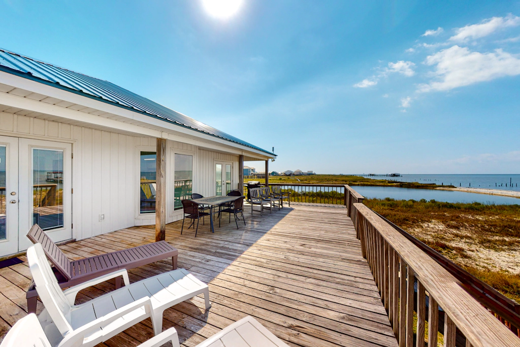 Dog-friendly beach house with fantastic location, access to water