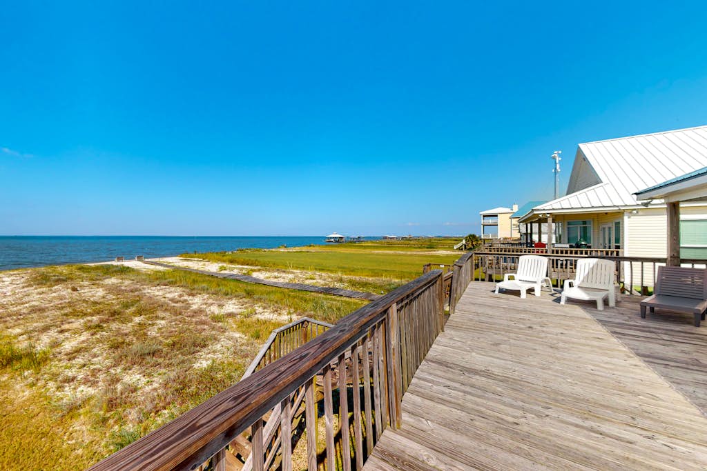 Dog-friendly beach house with fantastic location, access to water