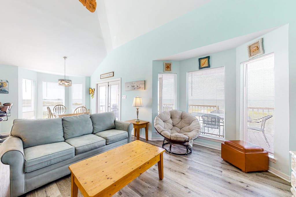 Dog-friendly beach house with fantastic location, access to water