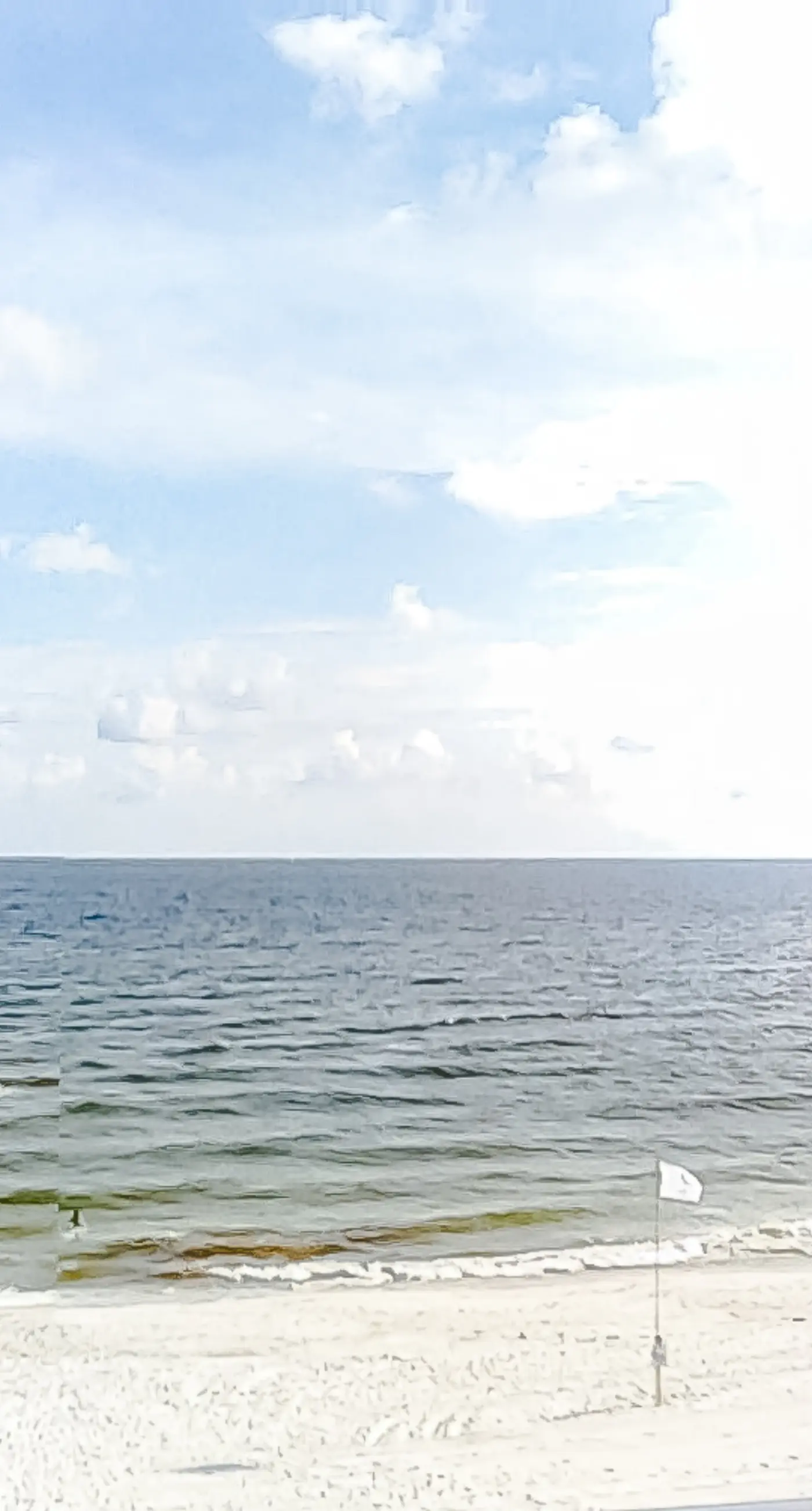 Attractive fifth-floor suite in beachfront building with pool & central AC