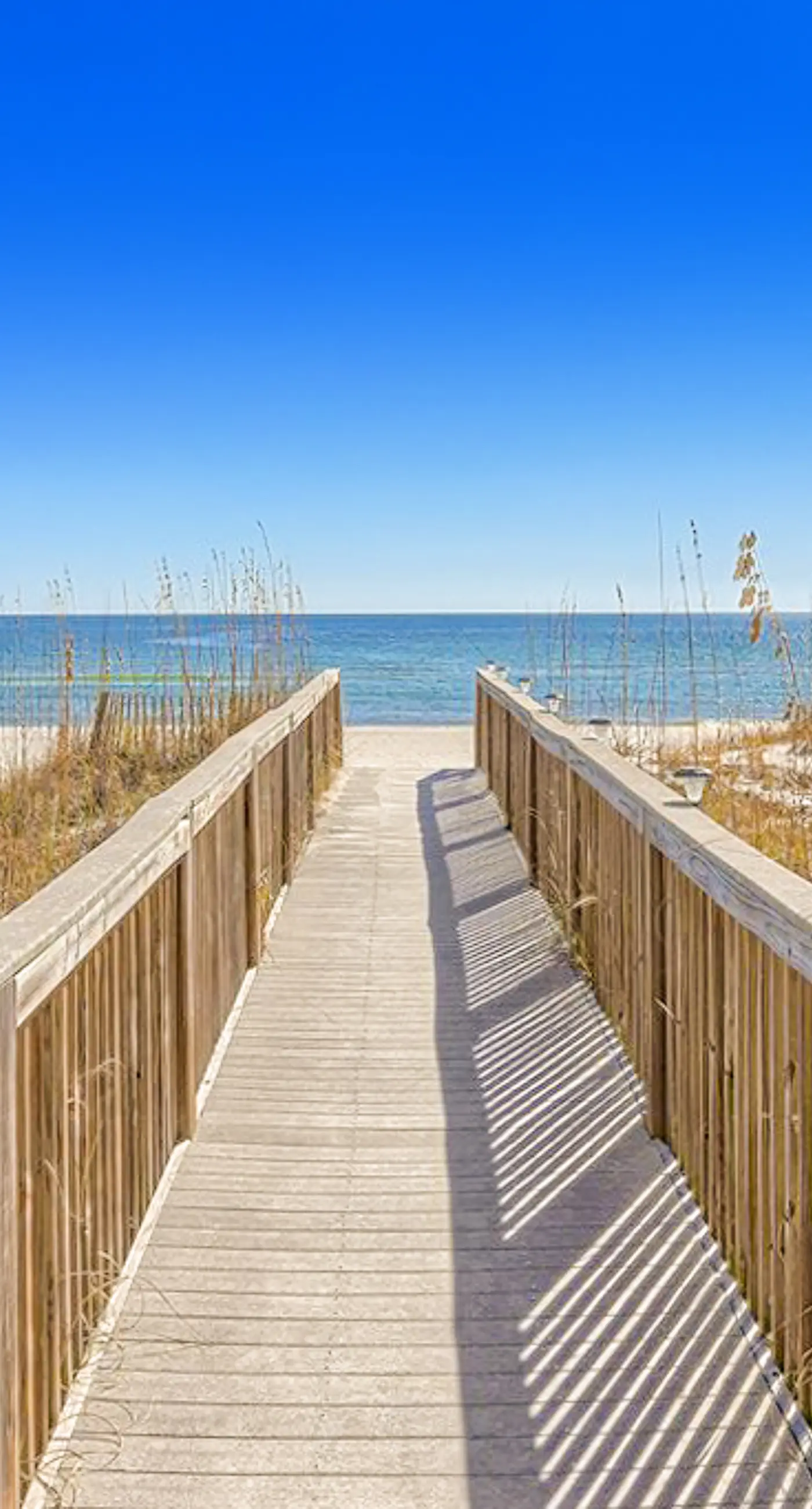 Attractive fifth-floor suite in beachfront building with pool & central AC