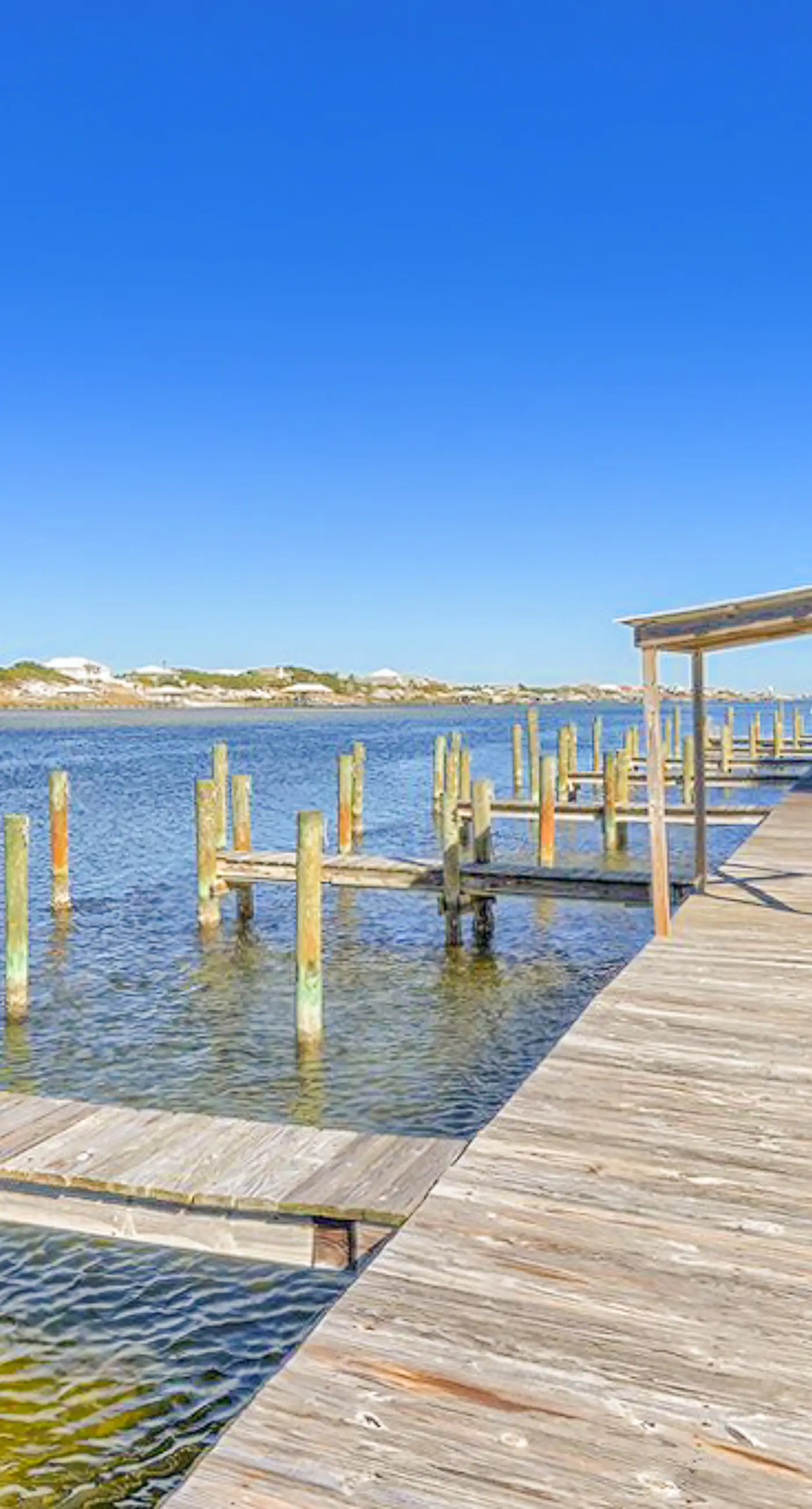 Attractive fifth-floor suite in beachfront building with pool & central AC