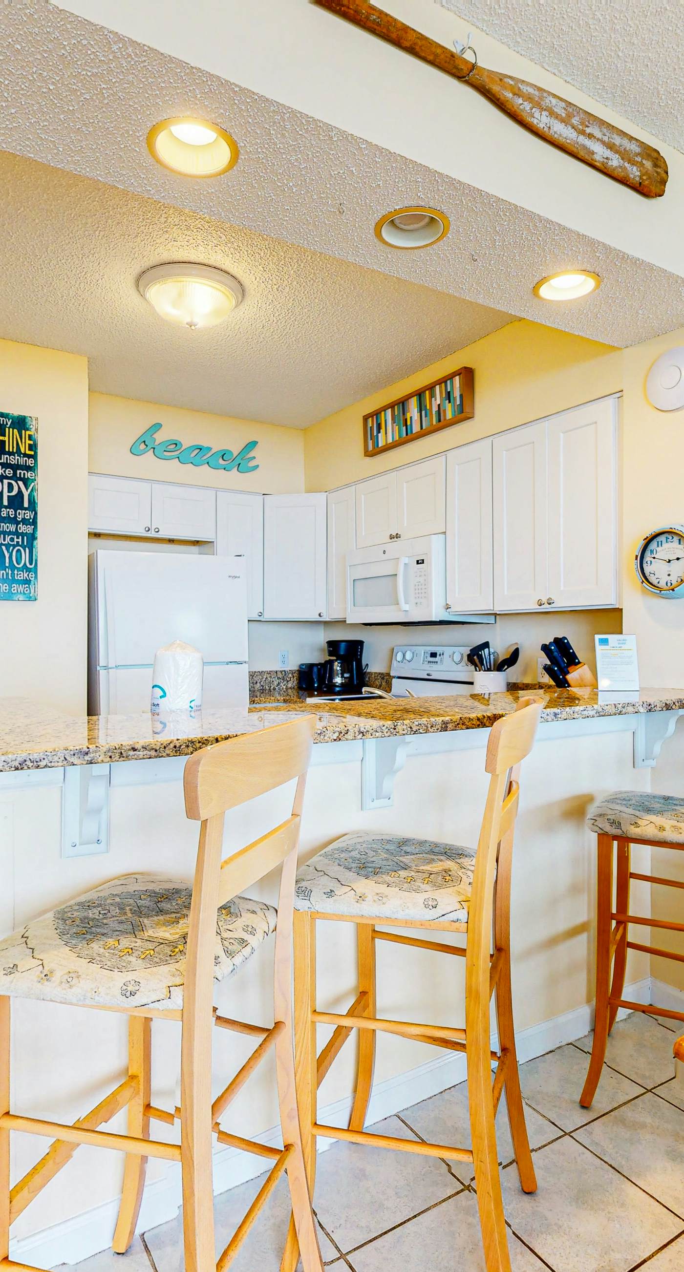 Dog-friendly condo in beachfront resort with pool, central AC & fast WiFi