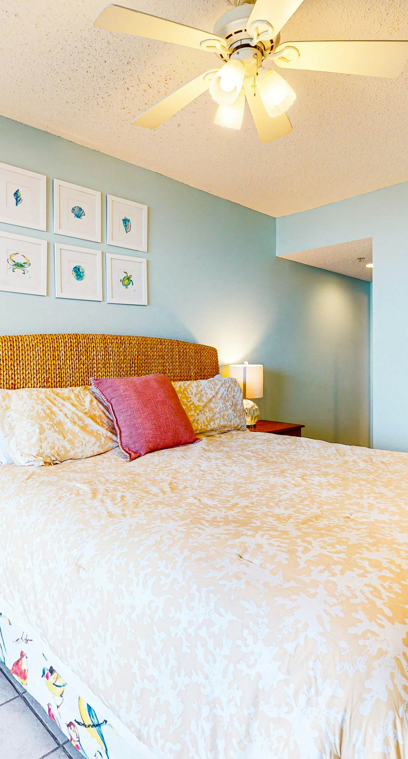 Dog-friendly condo in beachfront resort with pool, central AC & fast WiFi