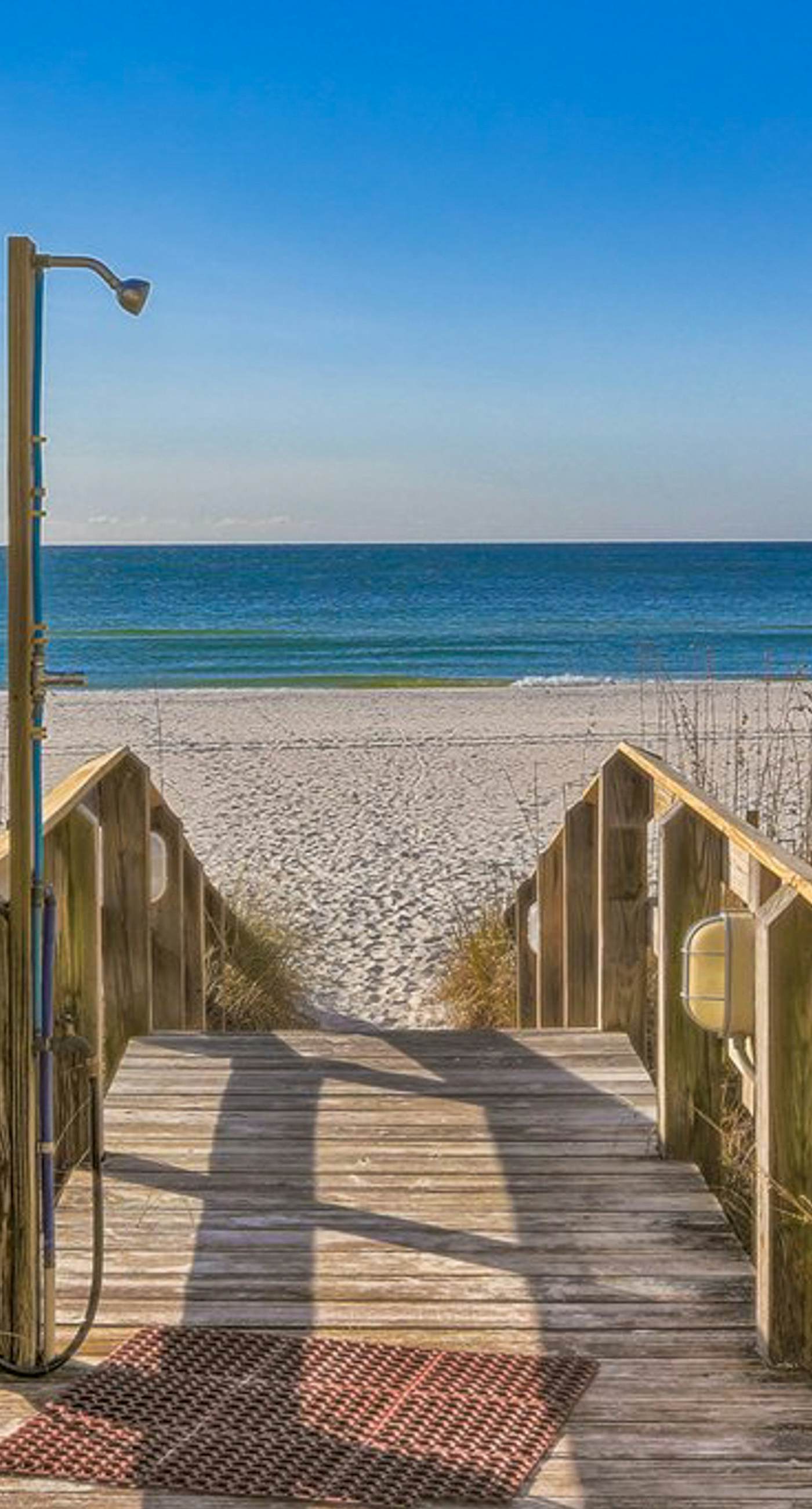 Dog-friendly condo in beachfront resort with pool, central AC & fast WiFi