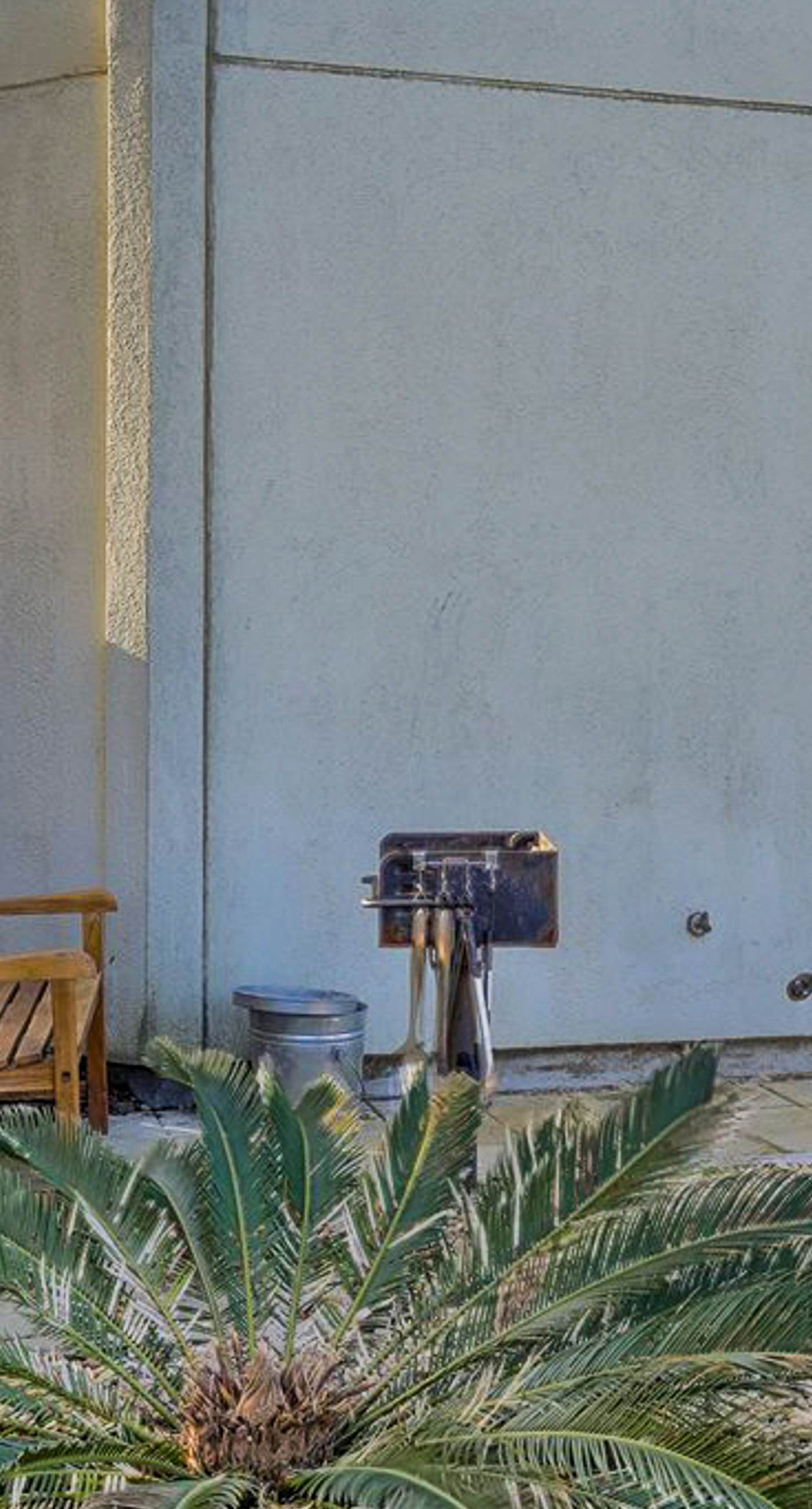 Dog-friendly condo in beachfront resort with pool, central AC & fast WiFi