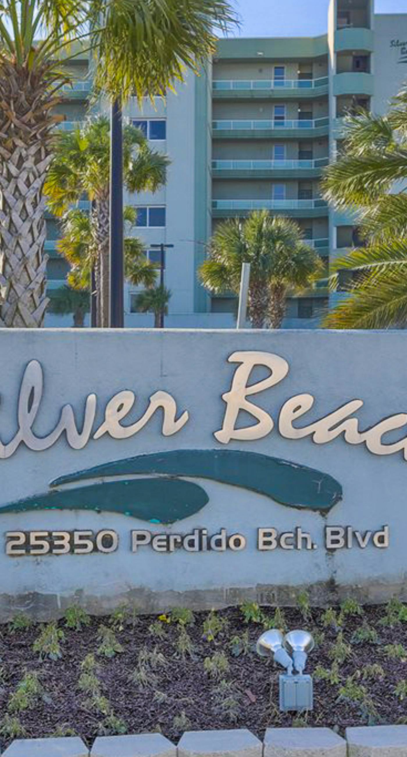 Dog-friendly condo in beachfront resort with pool, central AC & fast WiFi