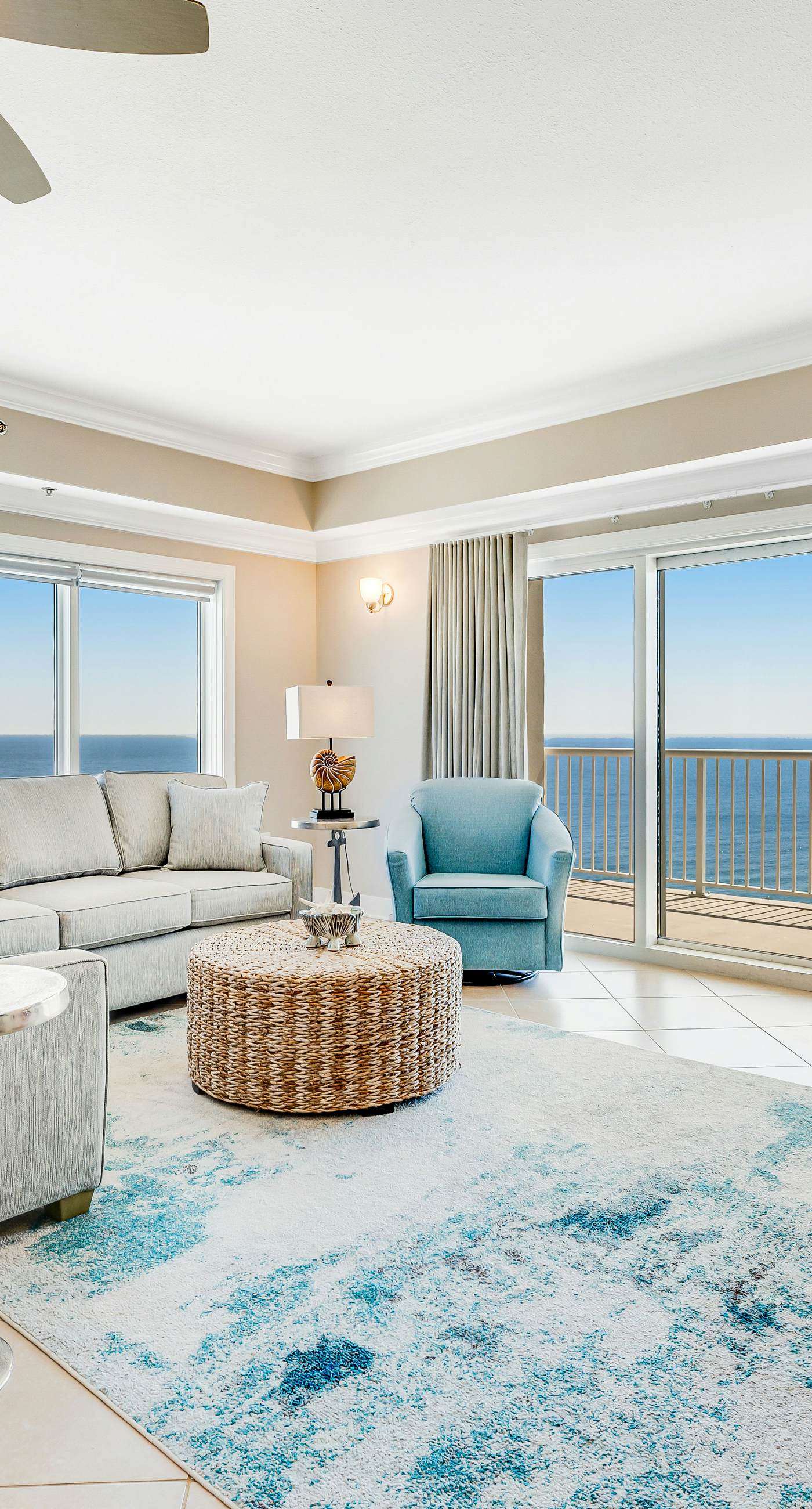 Stunning corner condo with, shared pools, hot tub, gym, beach access & balcony