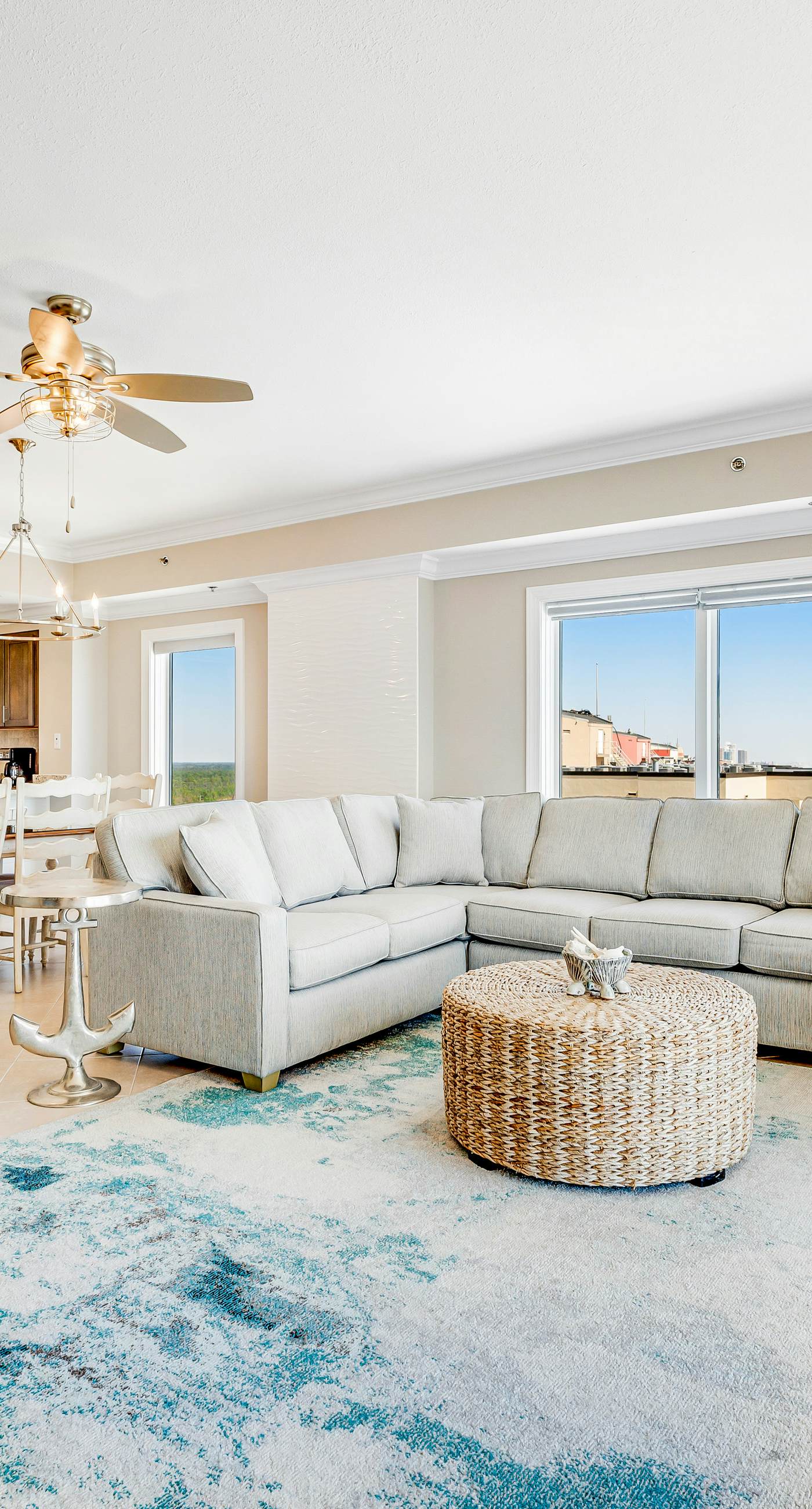 Stunning corner condo with, shared pools, hot tub, gym, beach access & balcony