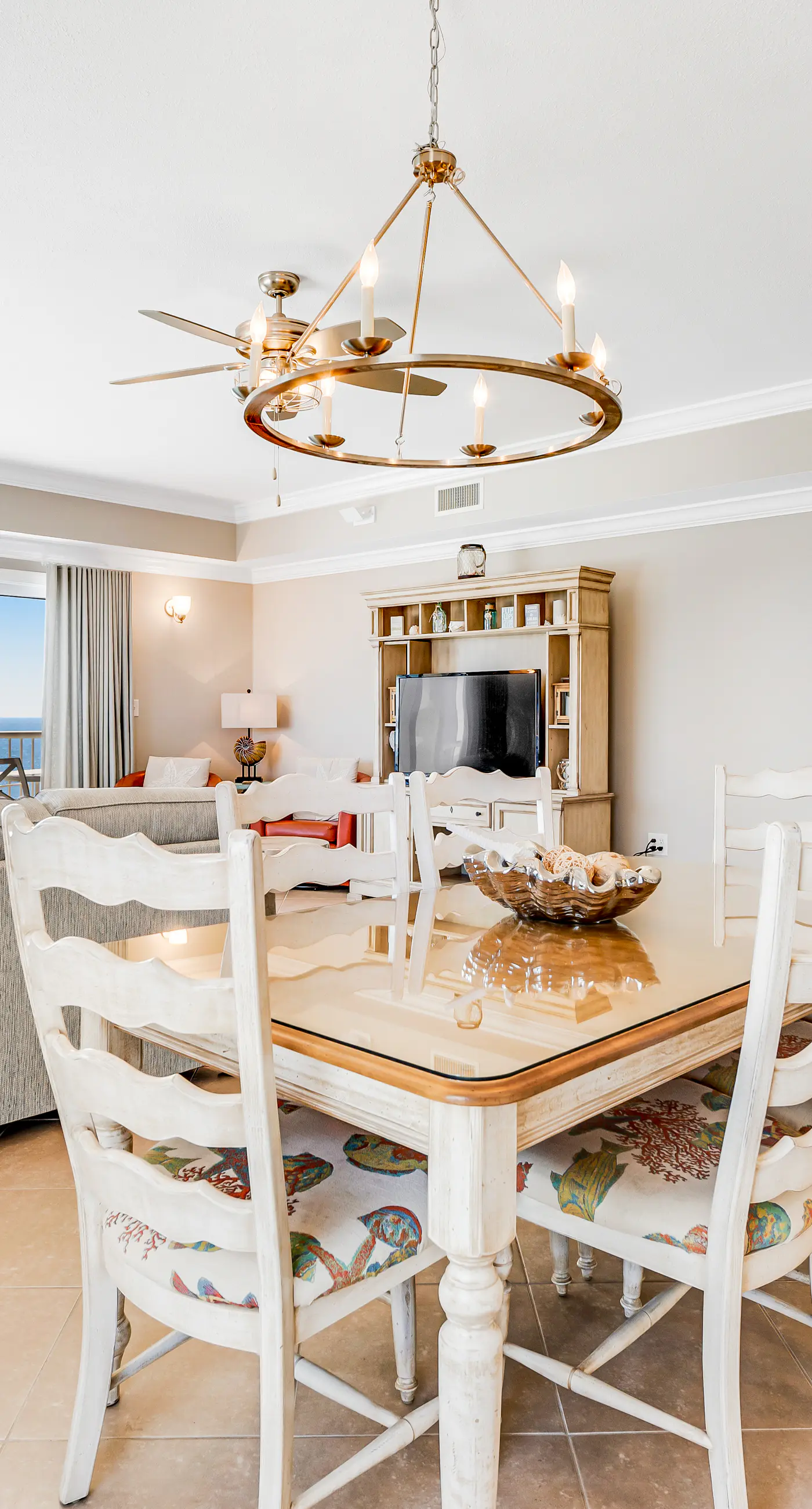 Stunning corner condo with, shared pools, hot tub, gym, beach access & balcony