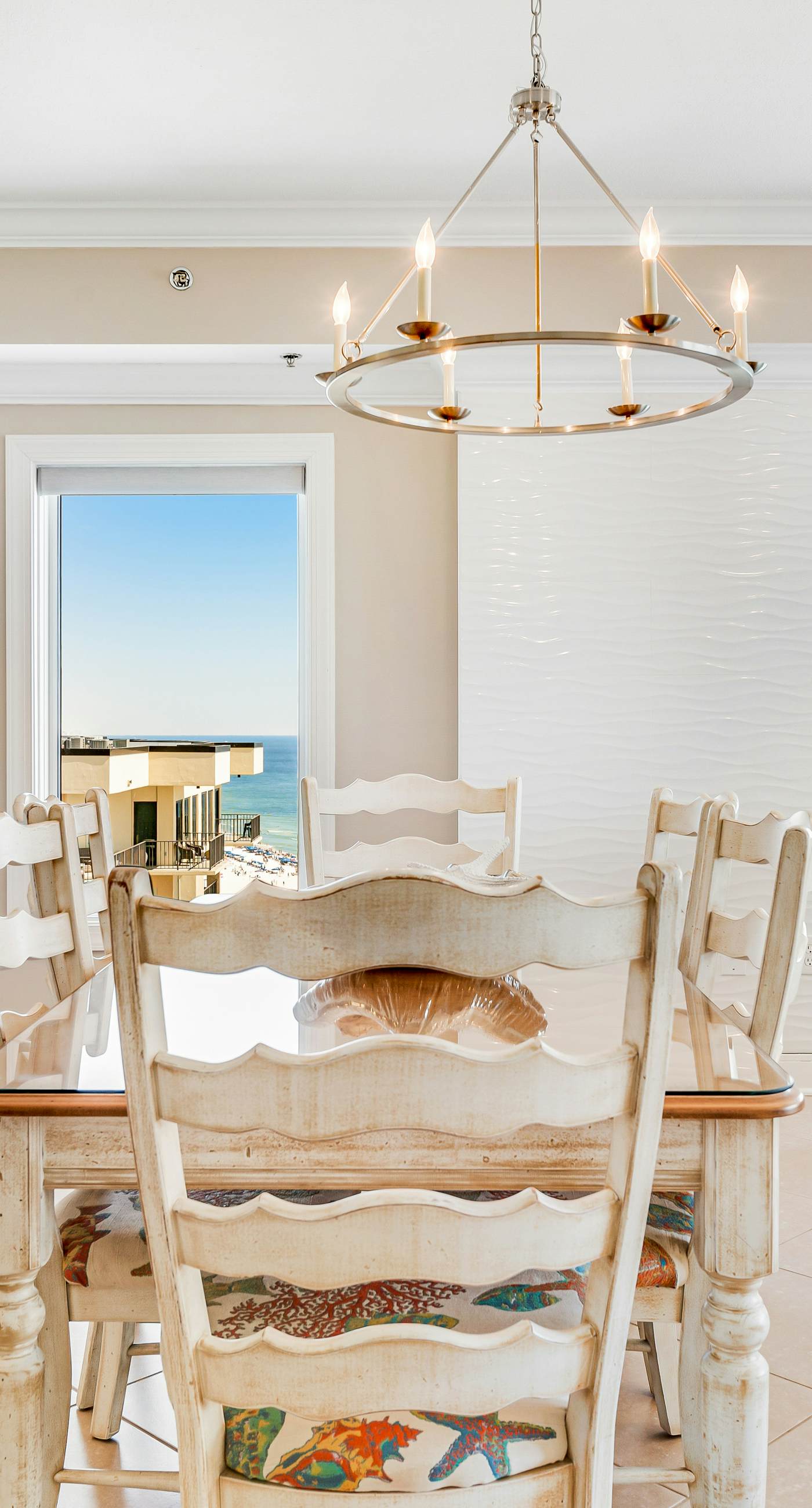 Stunning corner condo with, shared pools, hot tub, gym, beach access & balcony