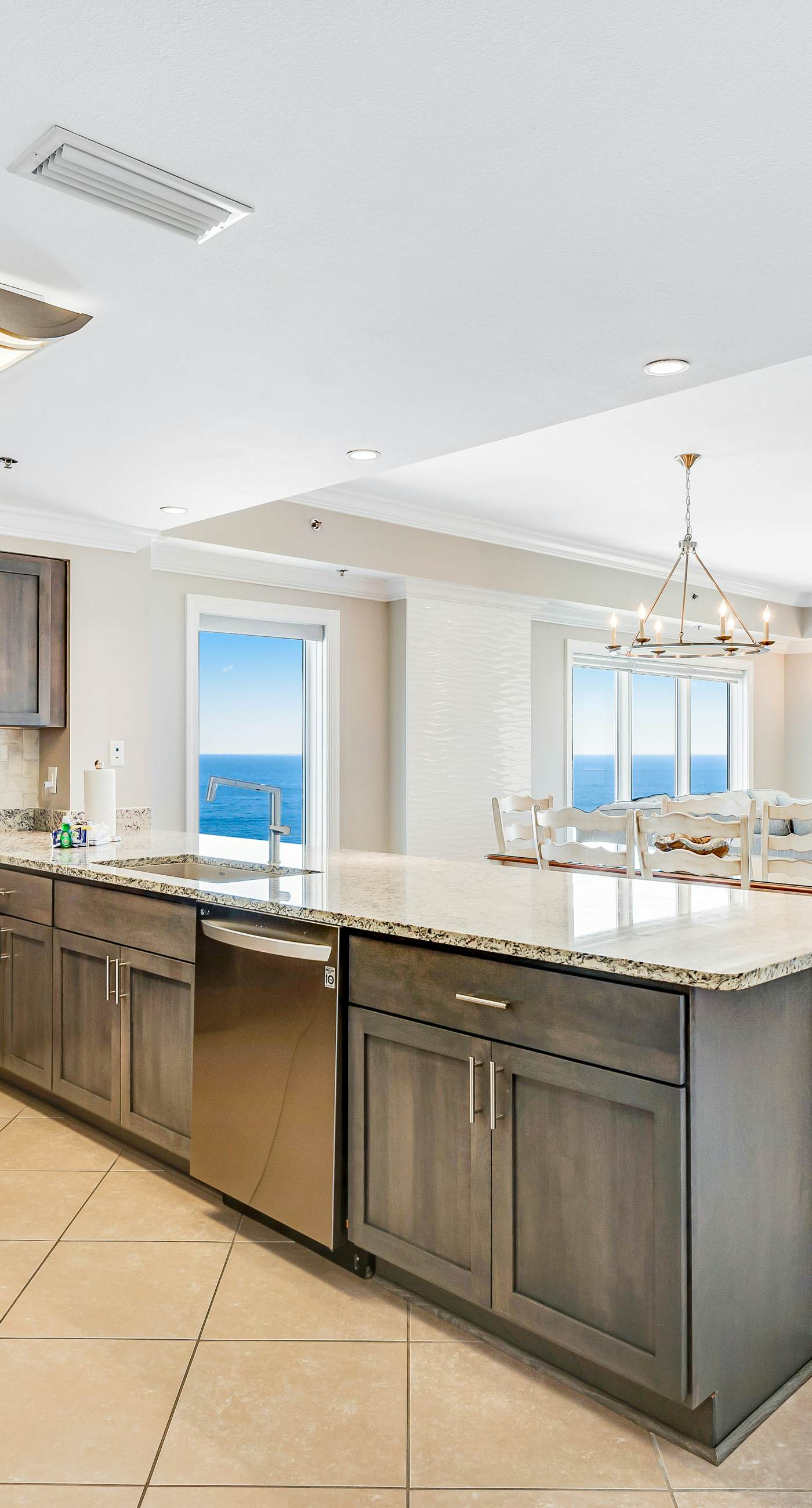 Stunning corner condo with, shared pools, hot tub, gym, beach access & balcony