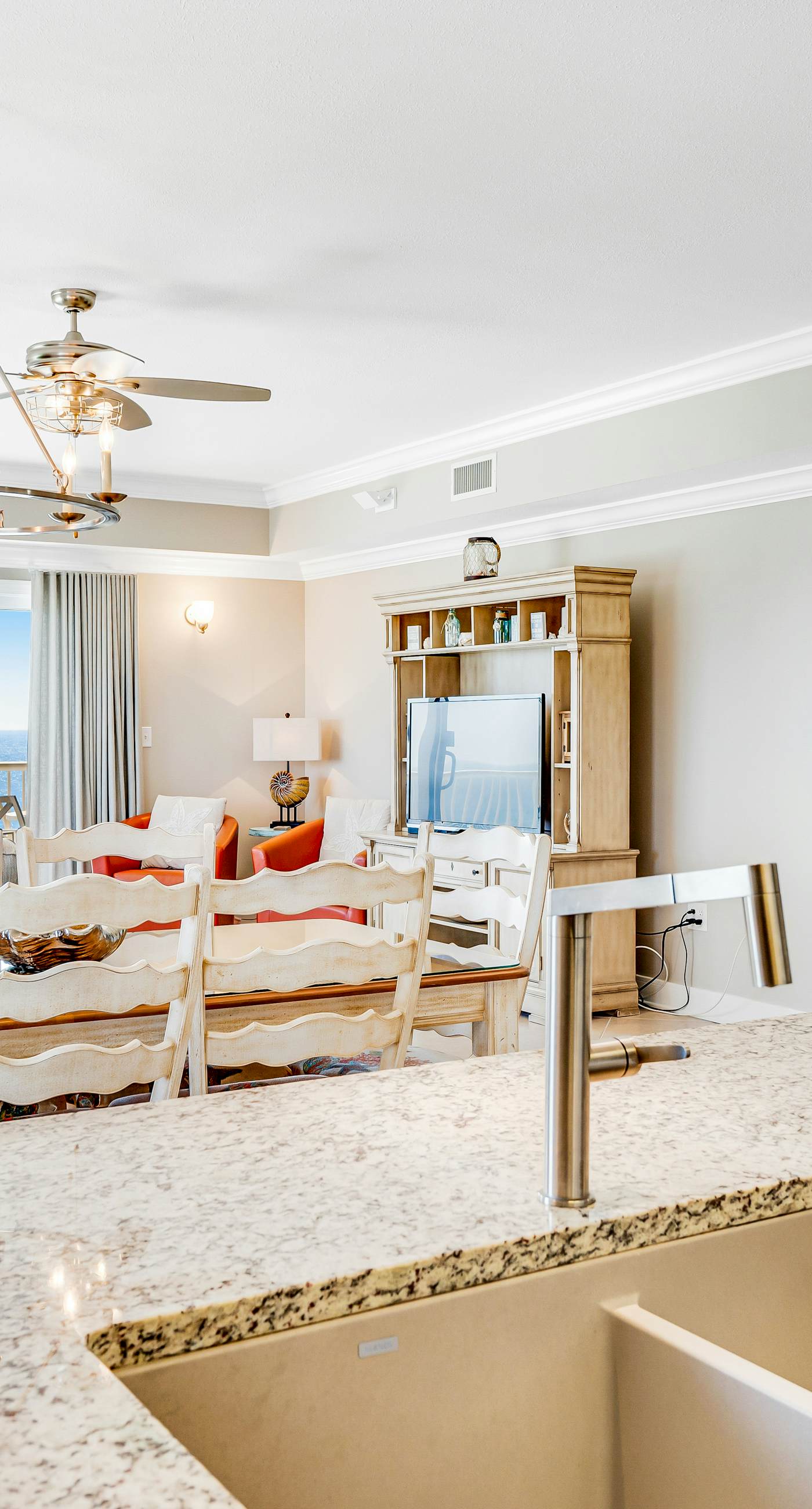 Stunning corner condo with, shared pools, hot tub, gym, beach access & balcony