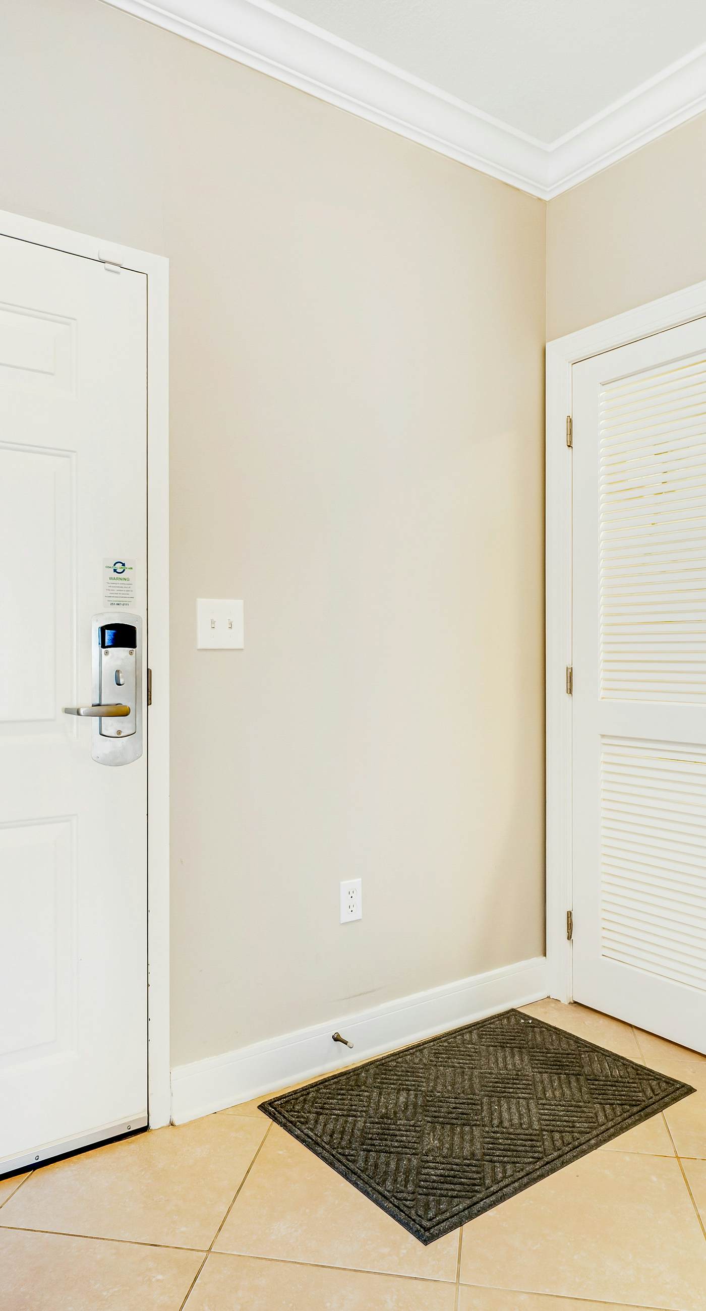 Stunning corner condo with, shared pools, hot tub, gym, beach access & balcony