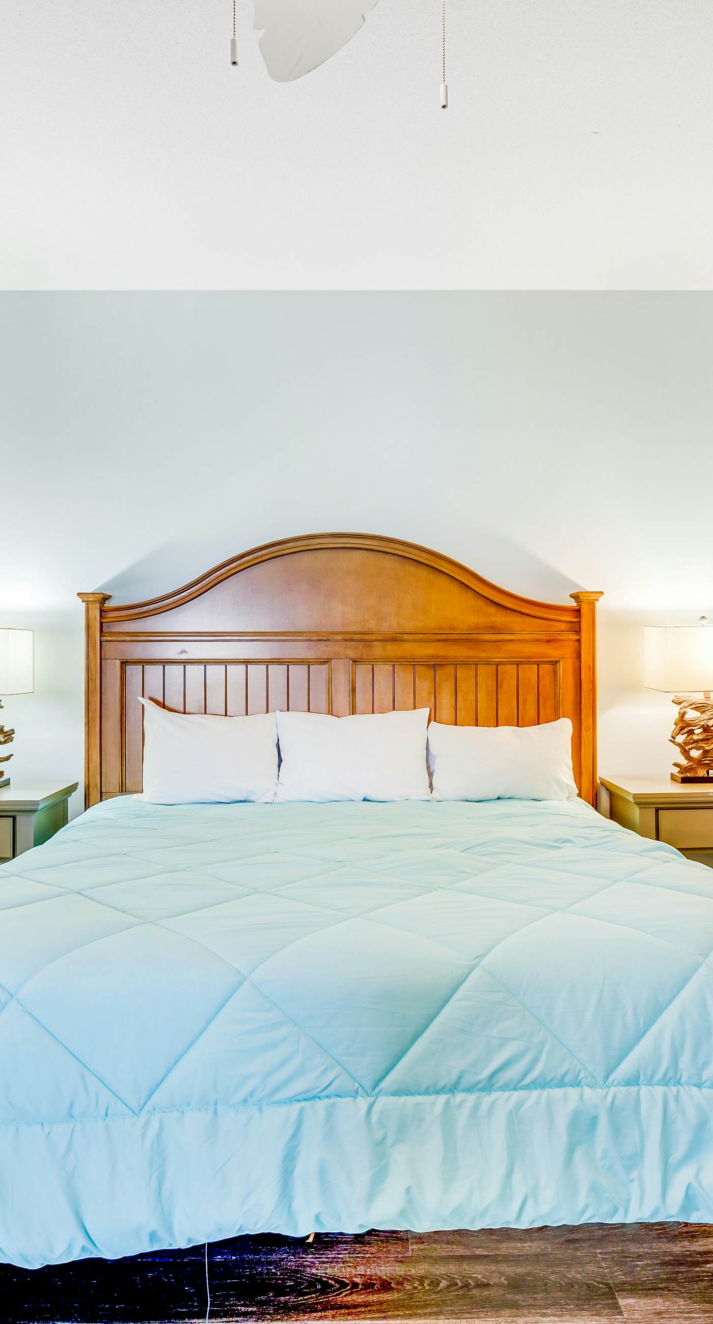 Stunning corner condo with, shared pools, hot tub, gym, beach access & balcony