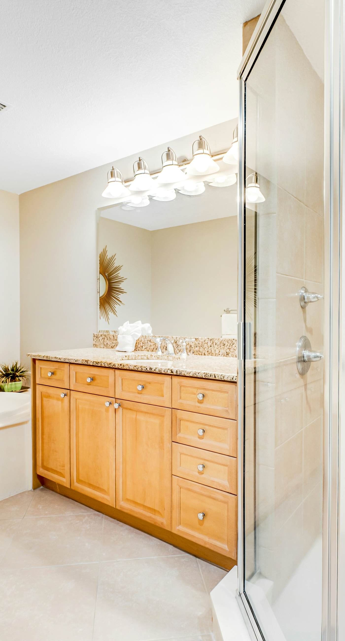 Stunning corner condo with, shared pools, hot tub, gym, beach access & balcony