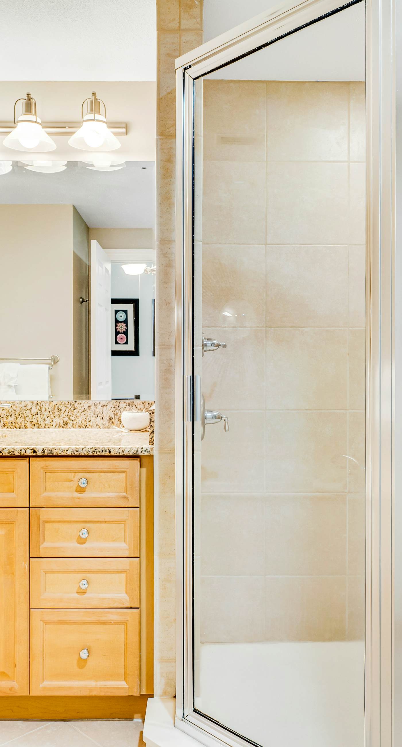 Stunning corner condo with, shared pools, hot tub, gym, beach access & balcony