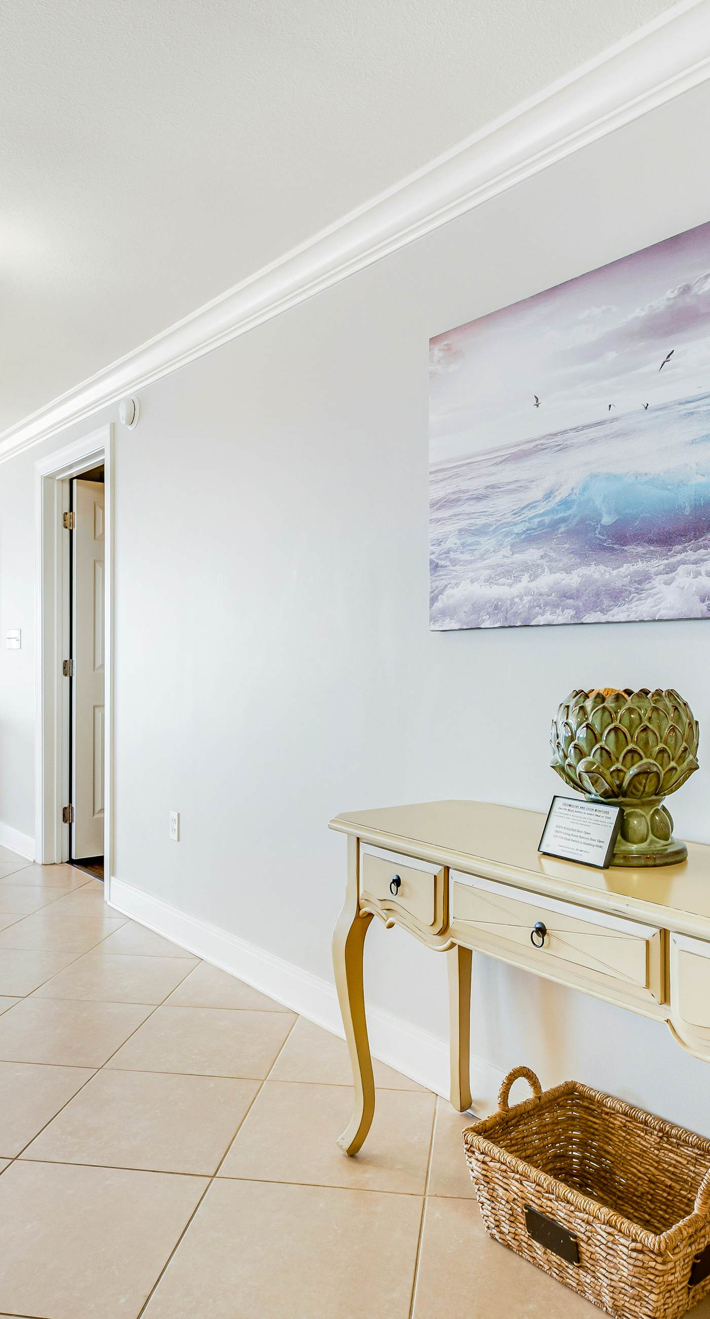 Stunning corner condo with, shared pools, hot tub, gym, beach access & balcony