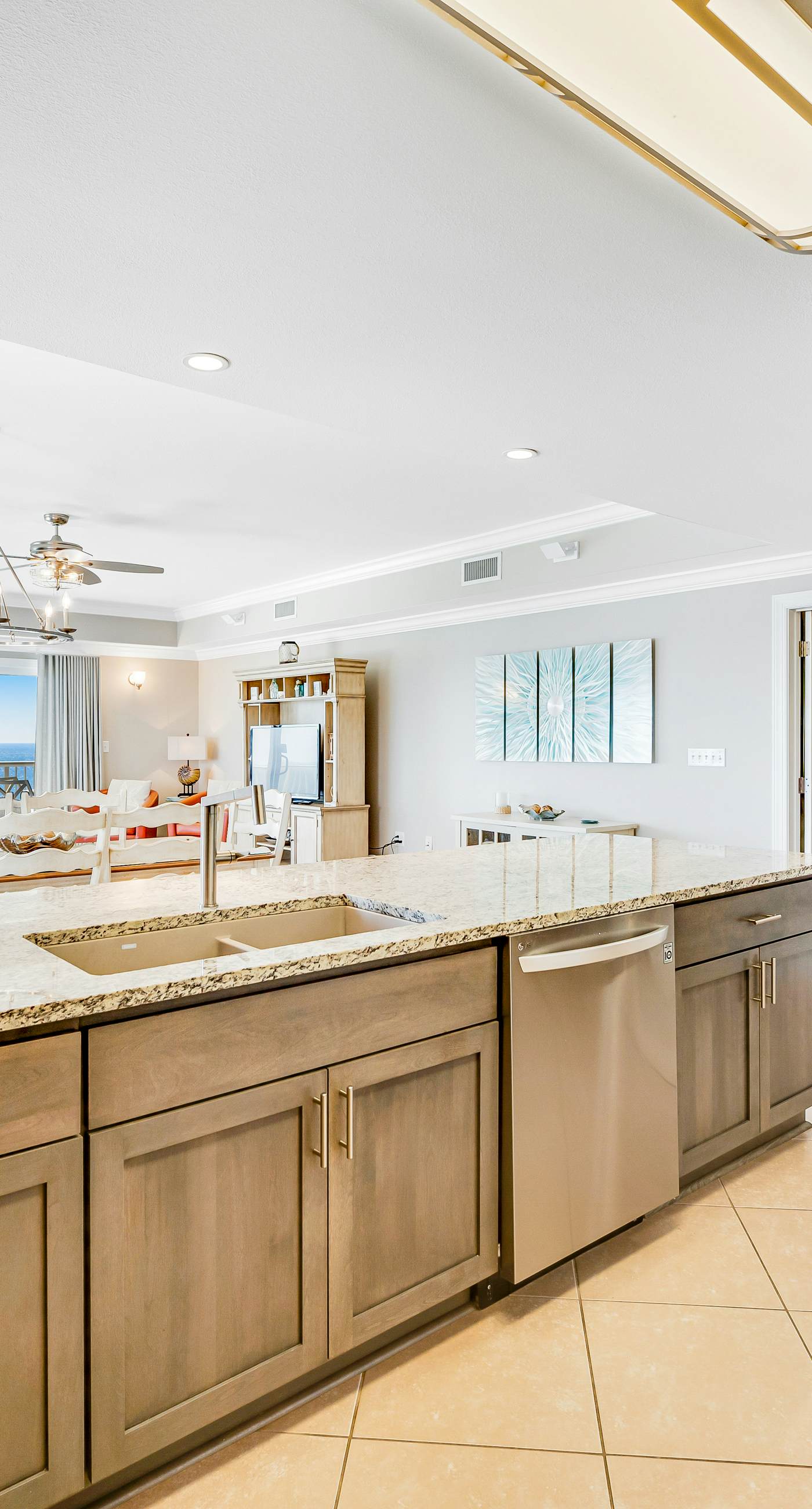 Stunning corner condo with, shared pools, hot tub, gym, beach access & balcony