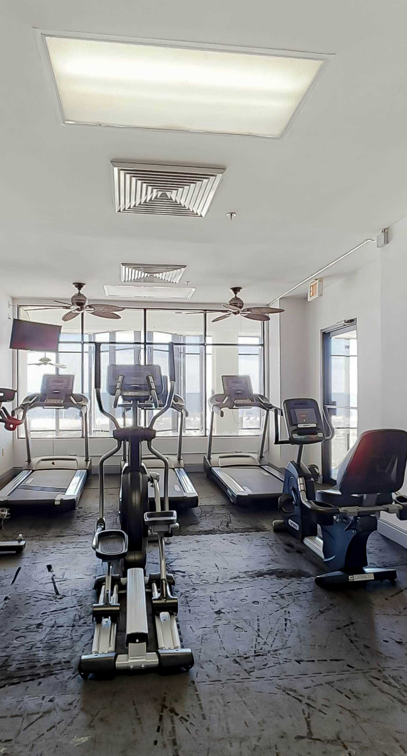 Stunning corner condo with, shared pools, hot tub, gym, beach access & balcony