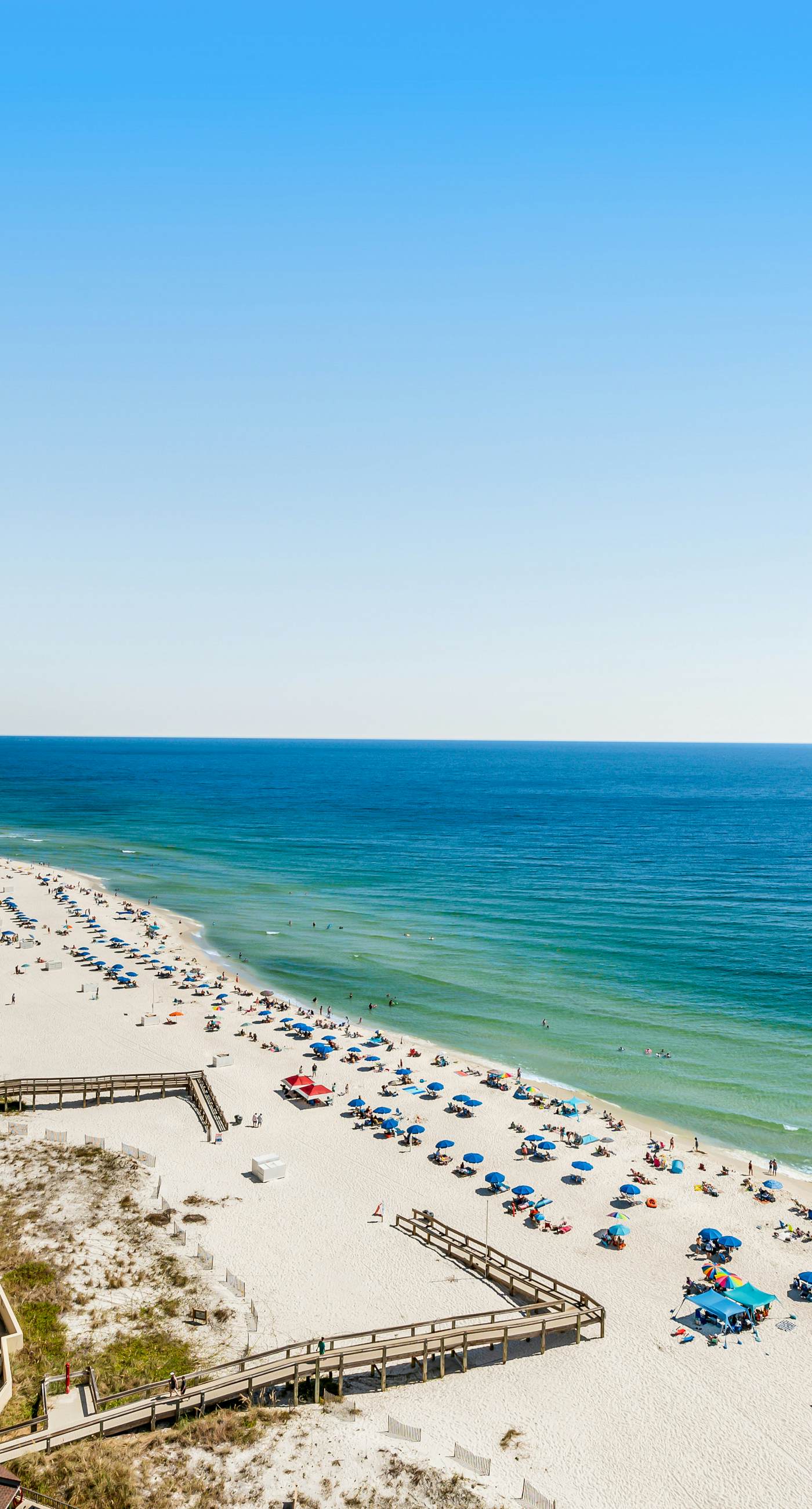 Stunning corner condo with, shared pools, hot tub, gym, beach access & balcony