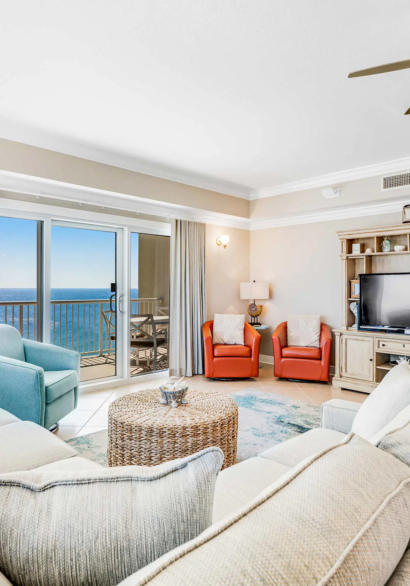 Stunning corner condo with, shared pools, hot tub, gym, beach access & balcony