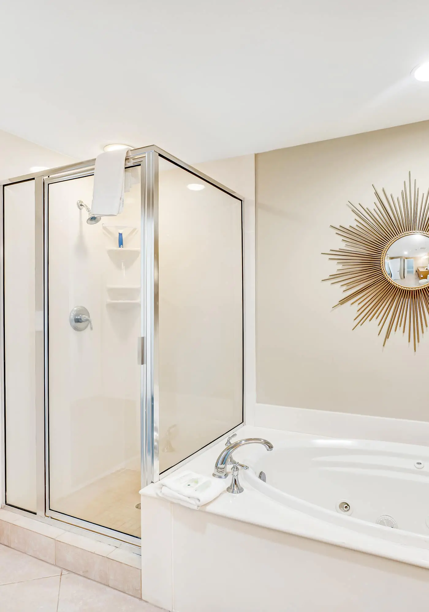 Stunning corner condo with, shared pools, hot tub, gym, beach access & balcony