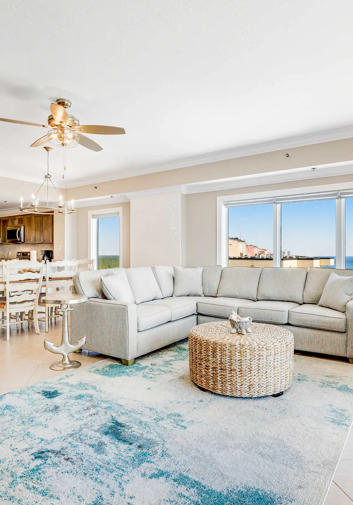Stunning corner condo with, shared pools, hot tub, gym, beach access & balcony