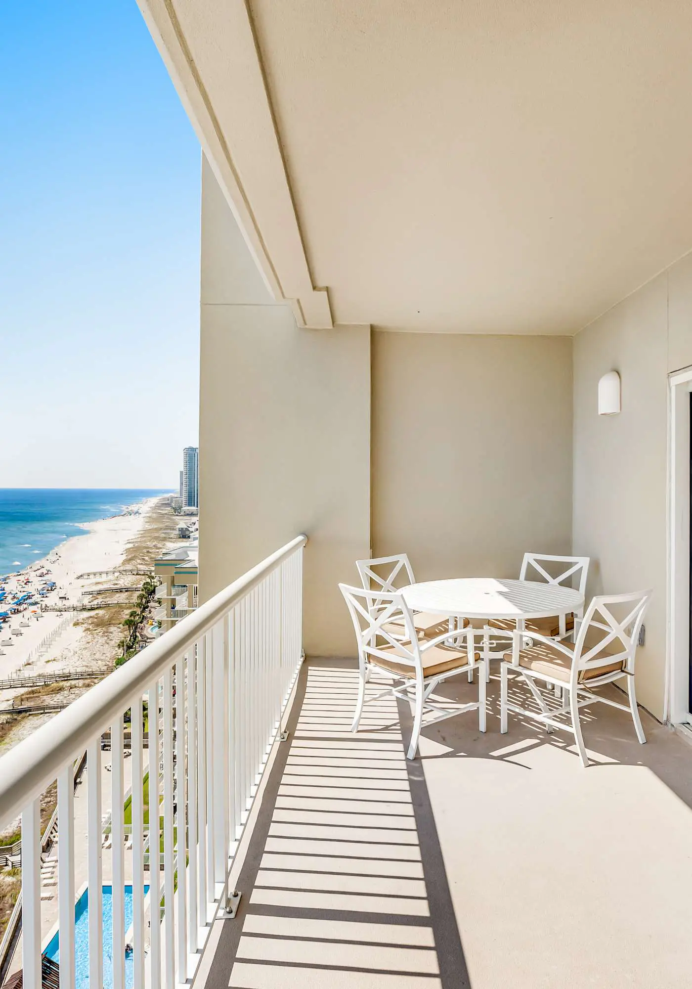 Stunning corner condo with, shared pools, hot tub, gym, beach access & balcony