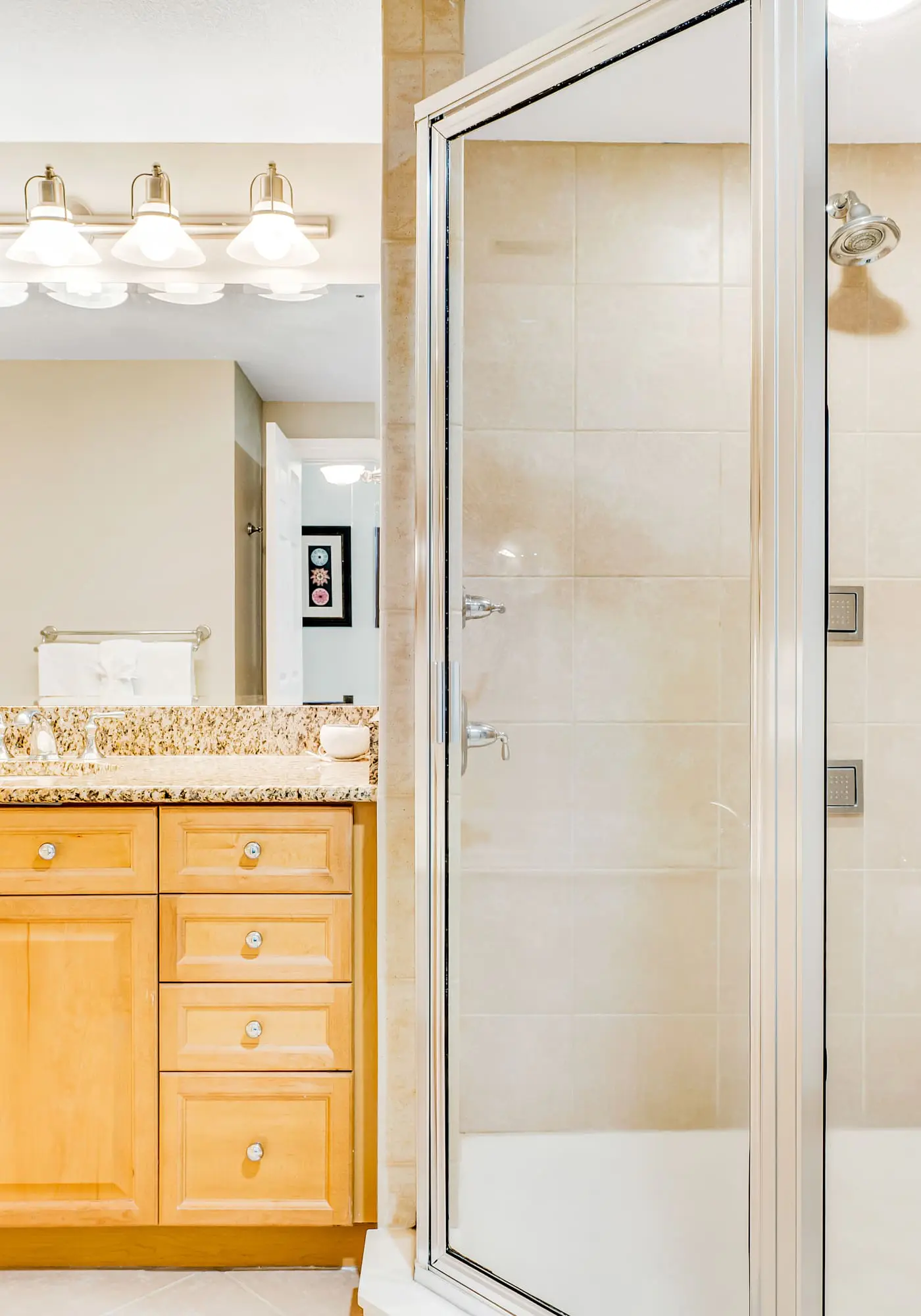 Stunning corner condo with, shared pools, hot tub, gym, beach access & balcony