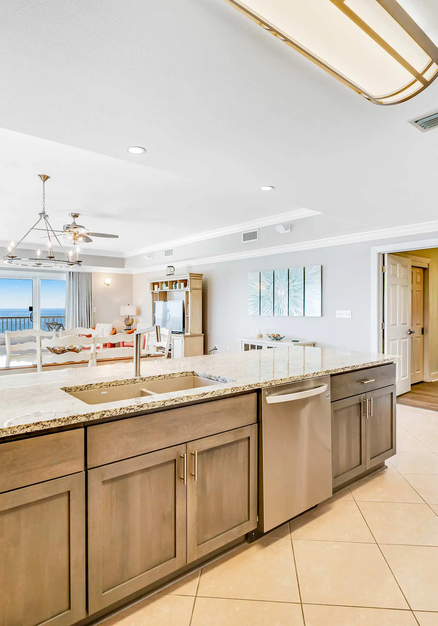 Stunning corner condo with, shared pools, hot tub, gym, beach access & balcony