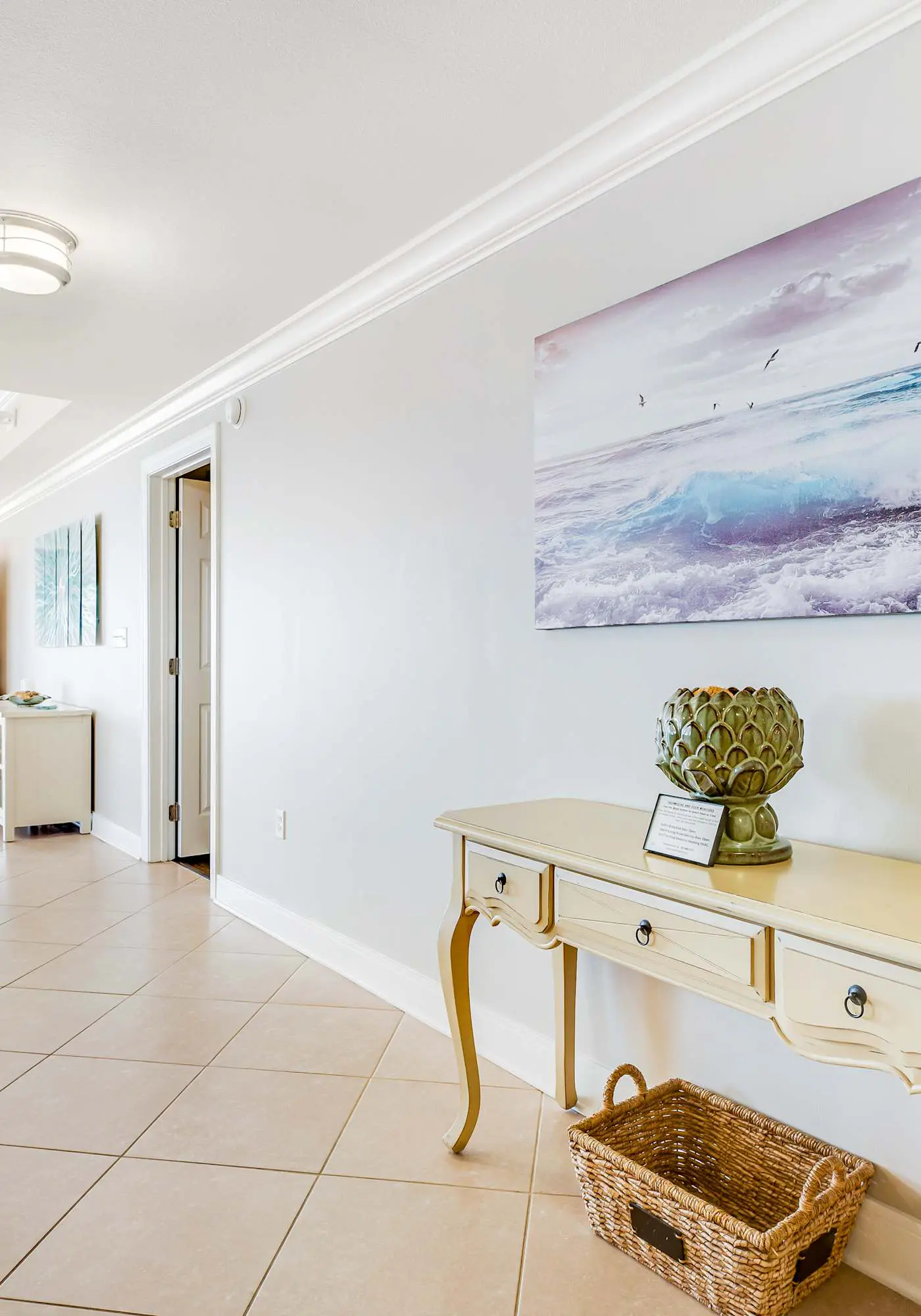 Stunning corner condo with, shared pools, hot tub, gym, beach access & balcony