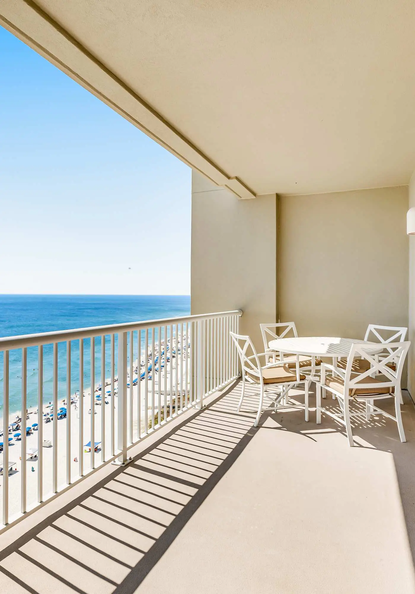 Stunning corner condo with, shared pools, hot tub, gym, beach access & balcony