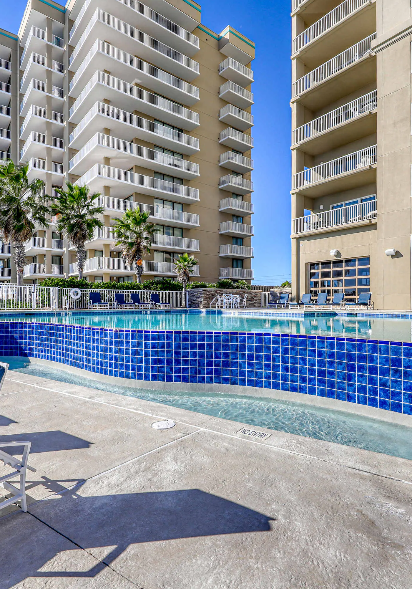 Stunning corner condo with, shared pools, hot tub, gym, beach access & balcony