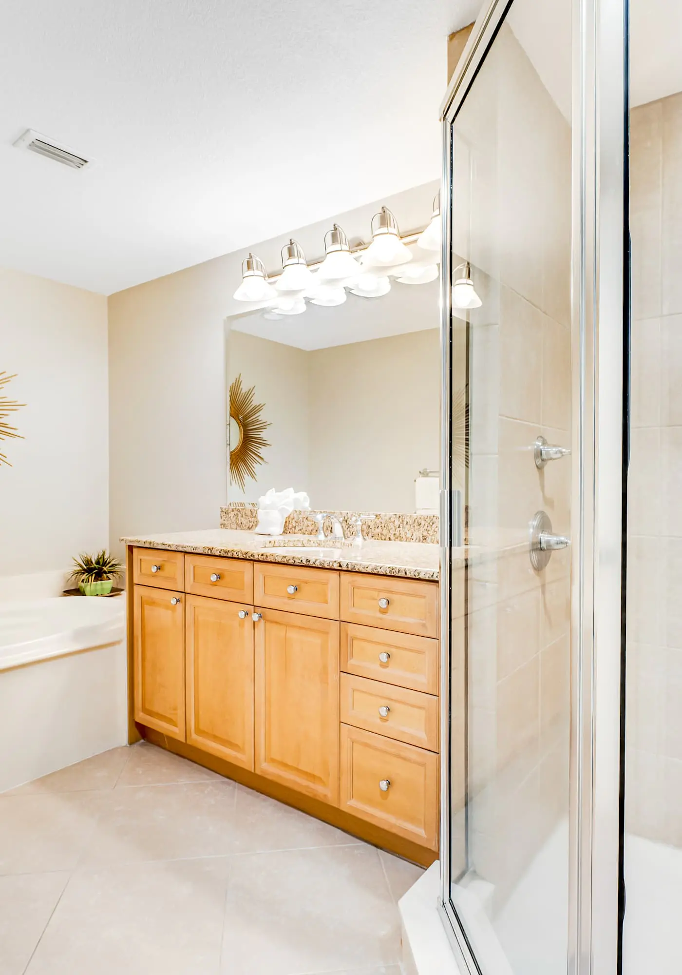 Stunning corner condo with, shared pools, hot tub, gym, beach access & balcony