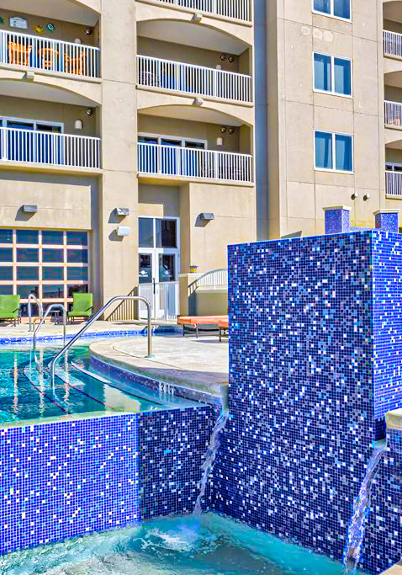 Stunning corner condo with, shared pools, hot tub, gym, beach access & balcony