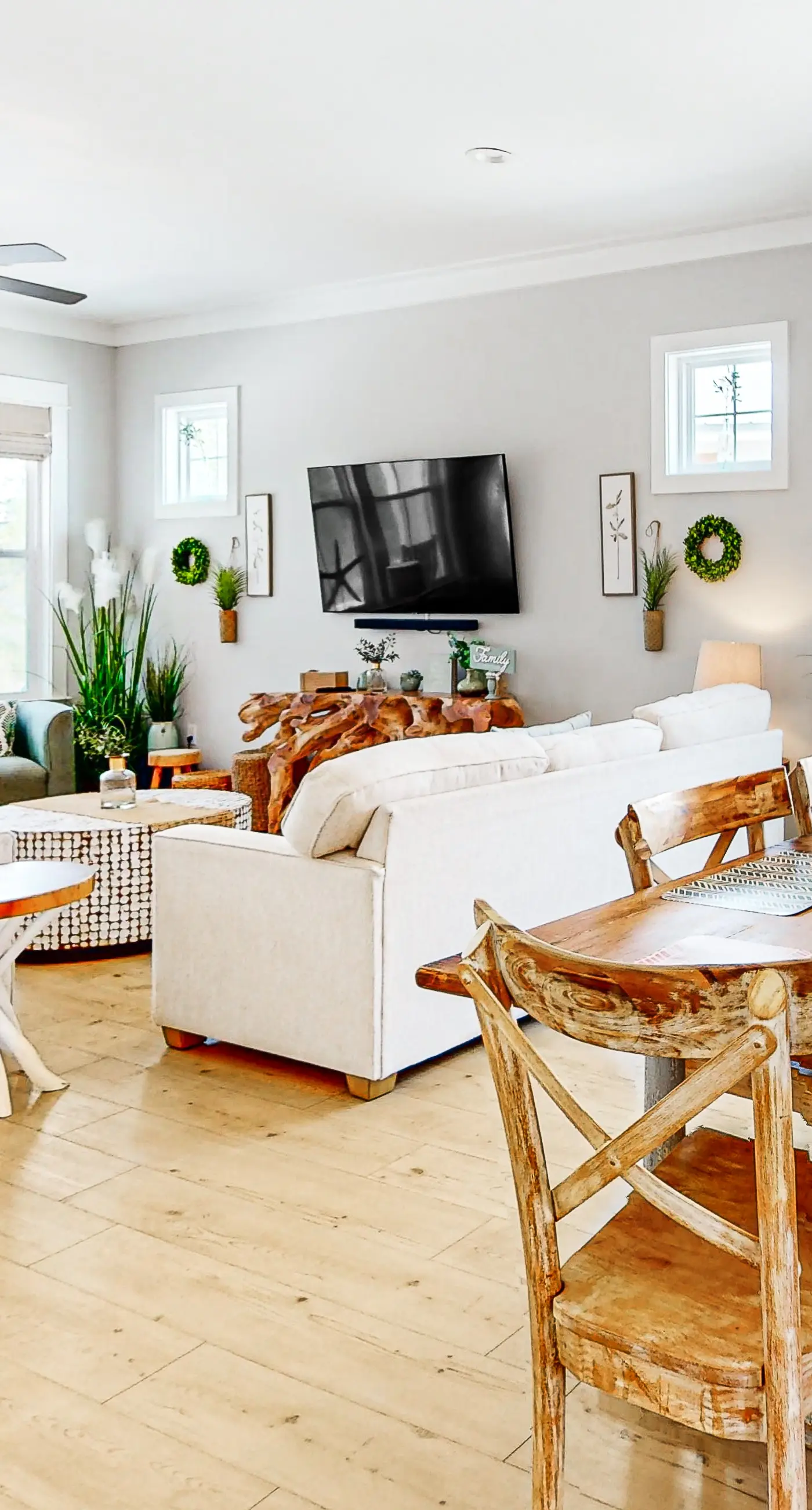 Upscale beachside dog-friendly home near the beach with grill, washer,dryer & AC