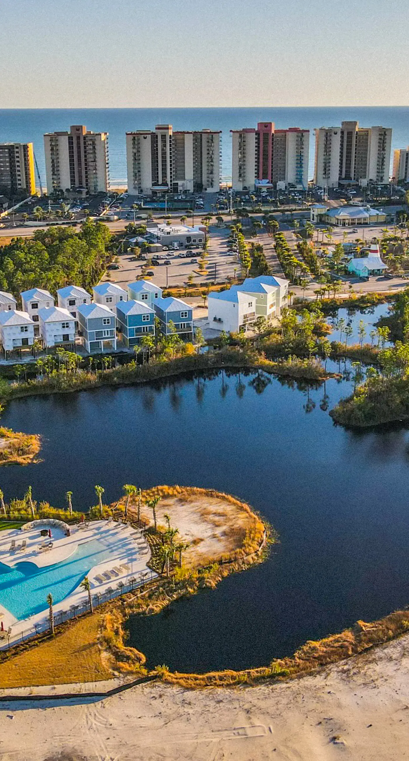 Upscale beachside dog-friendly home near the beach with grill, washer,dryer & AC