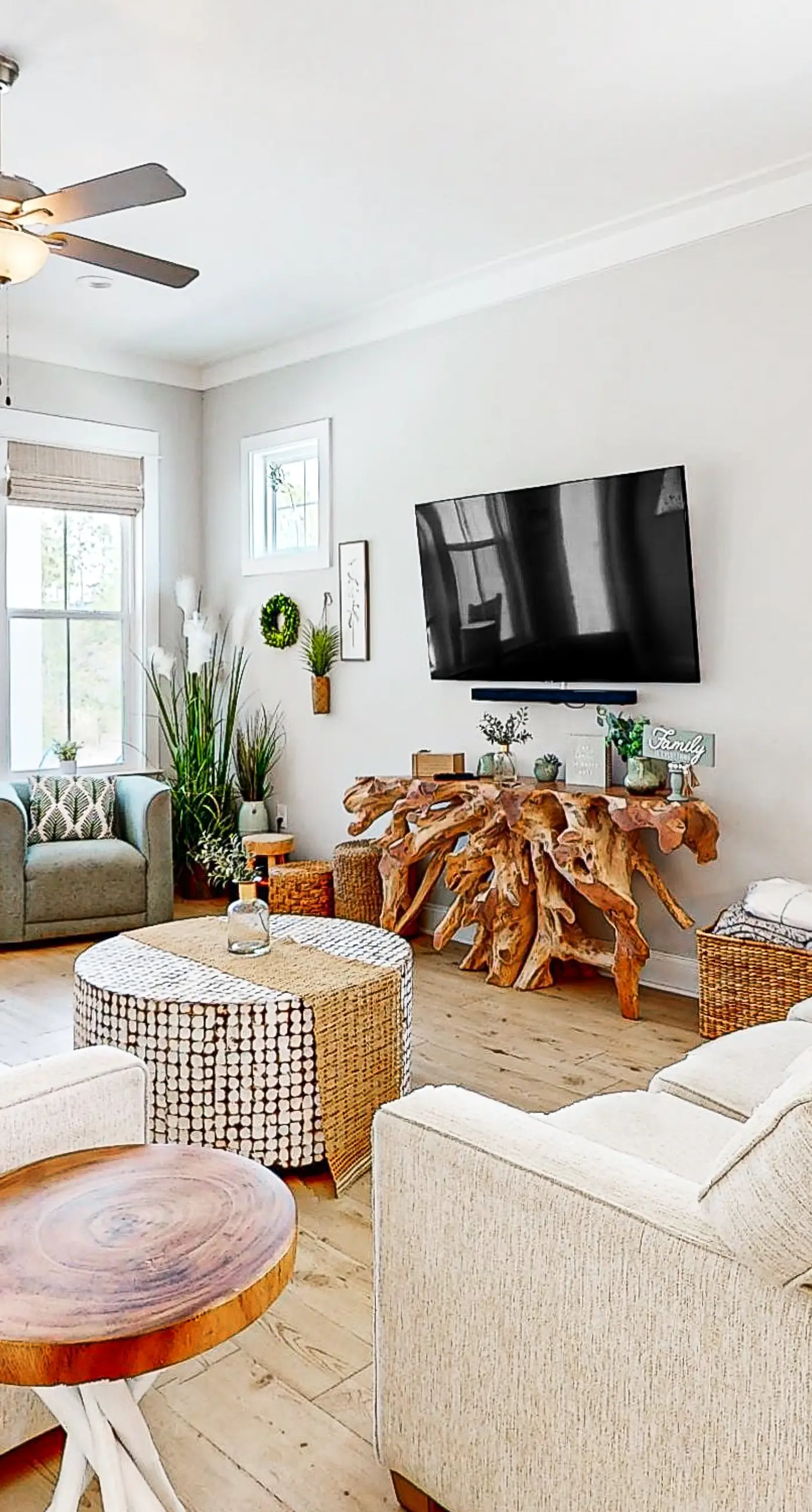 Upscale beachside dog-friendly home near the beach with grill, washer,dryer & AC