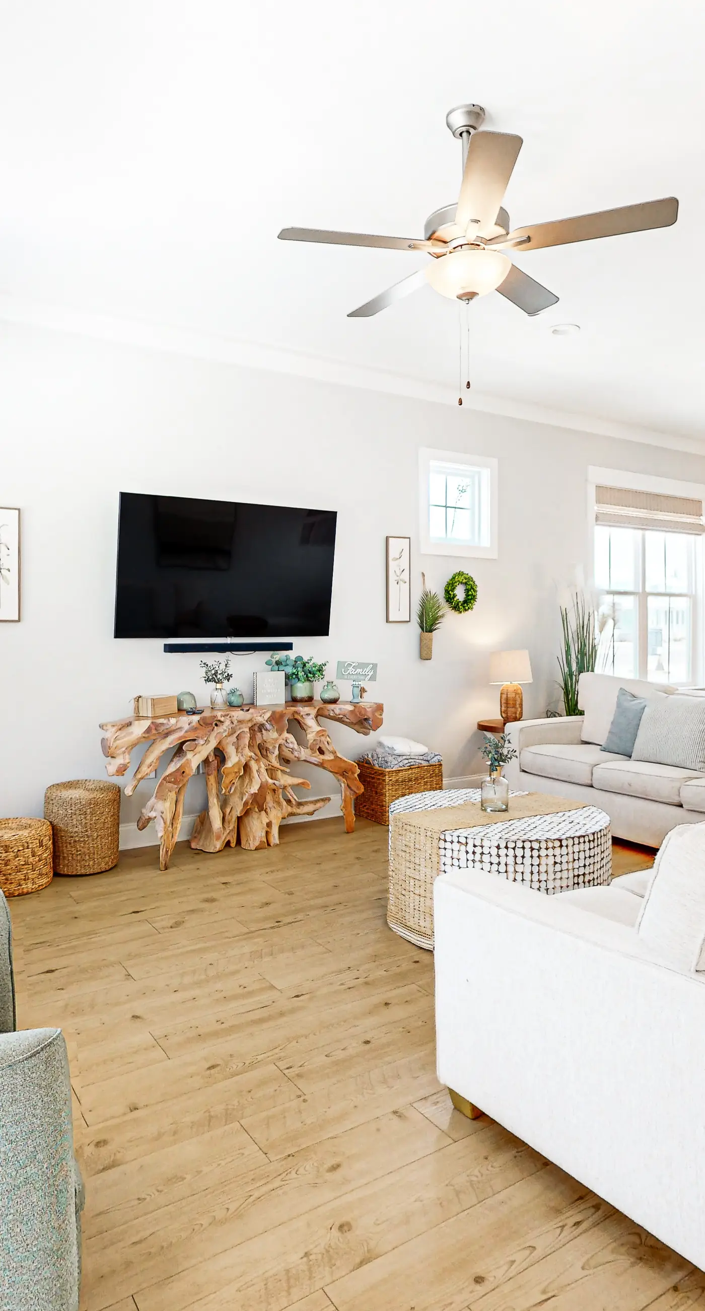 Upscale beachside dog-friendly home near the beach with grill, washer,dryer & AC