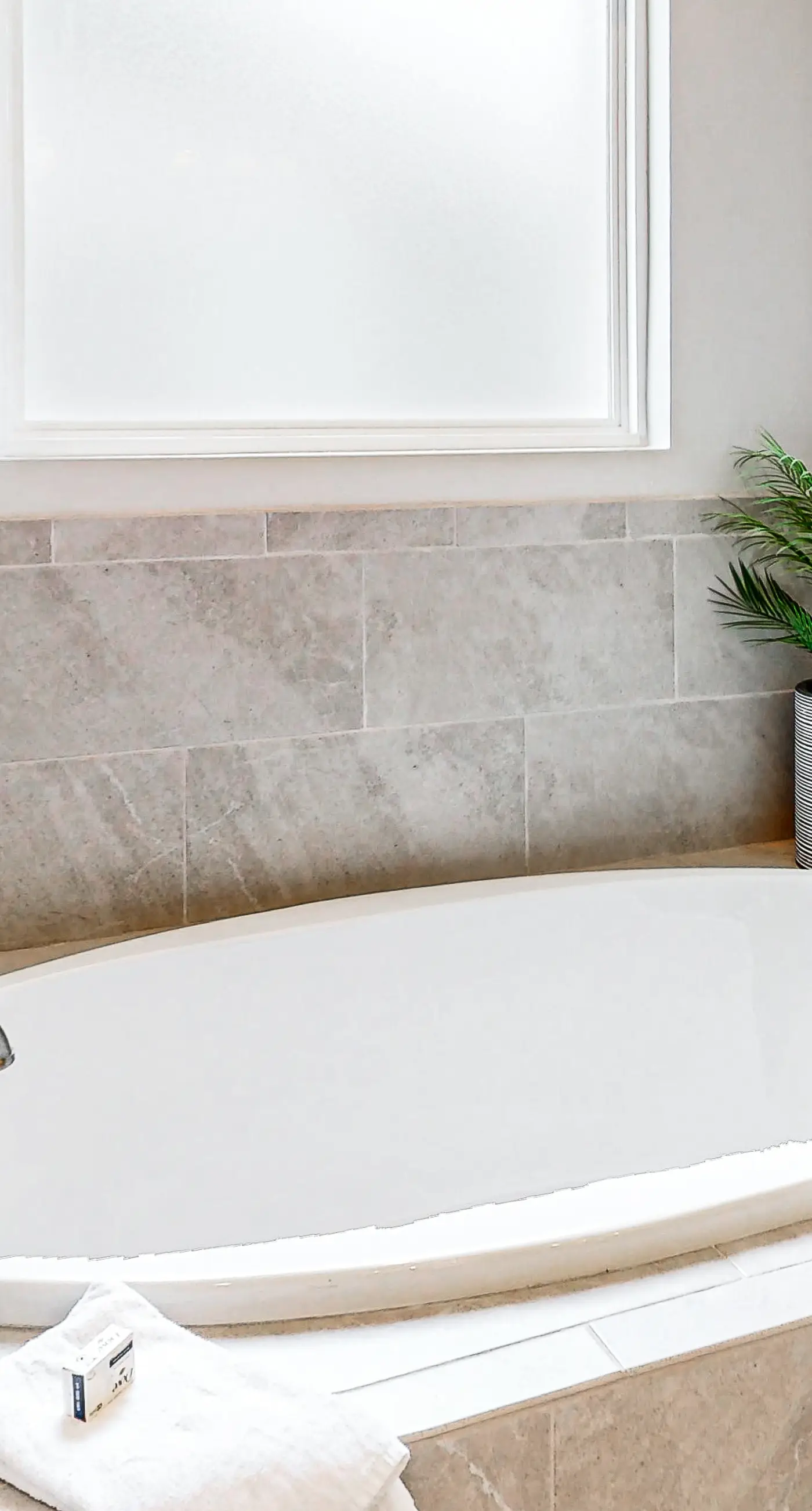 Upscale beachside dog-friendly home near the beach with grill, washer,dryer & AC