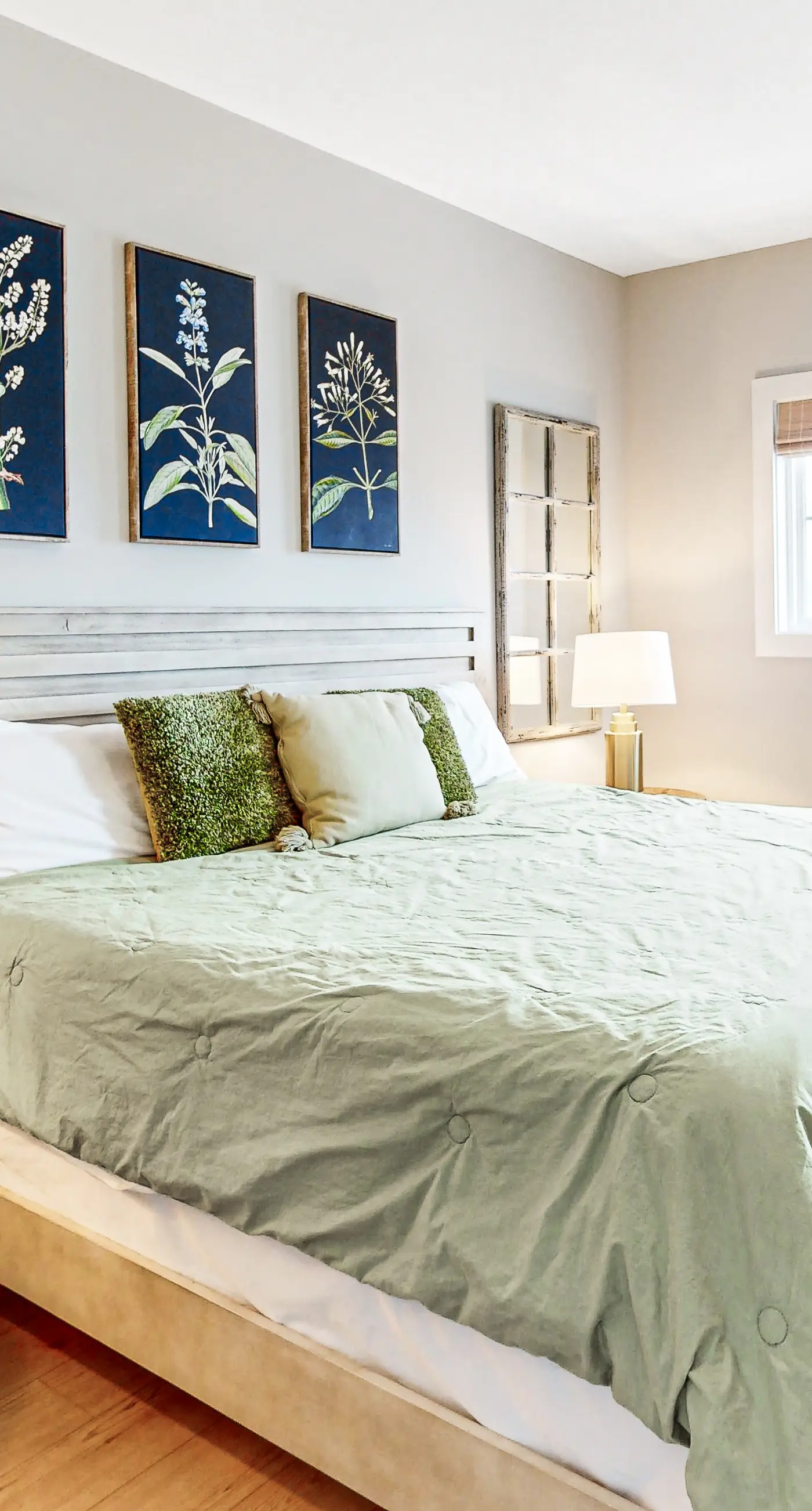 Upscale beachside dog-friendly home near the beach with grill, washer,dryer & AC